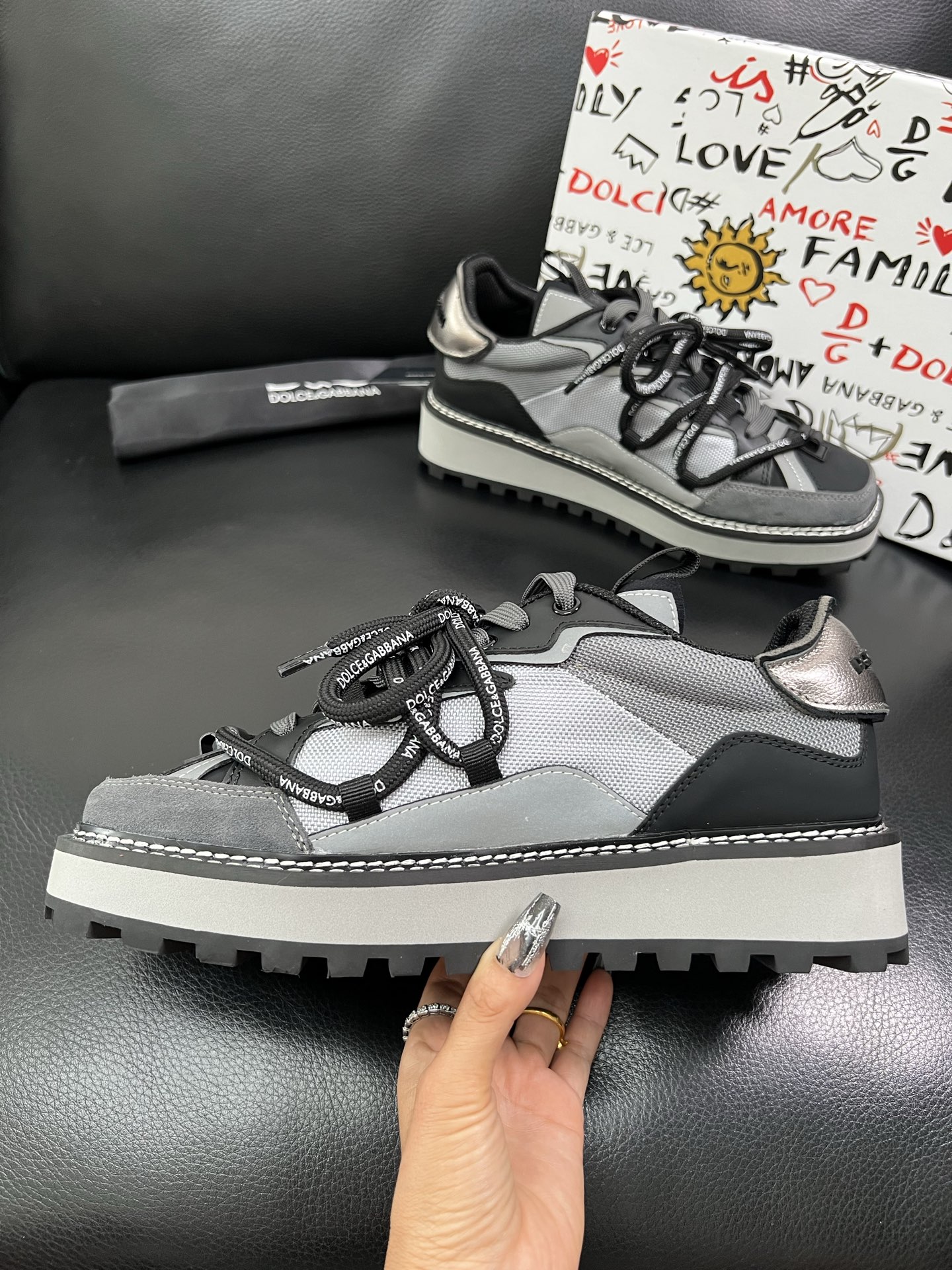 Dolce & Gabbana 🔍顶级代购🇮🇹 杜嘉班纳 爆款专柜新品同步，鞋面意大利进口牛皮搭配布面料