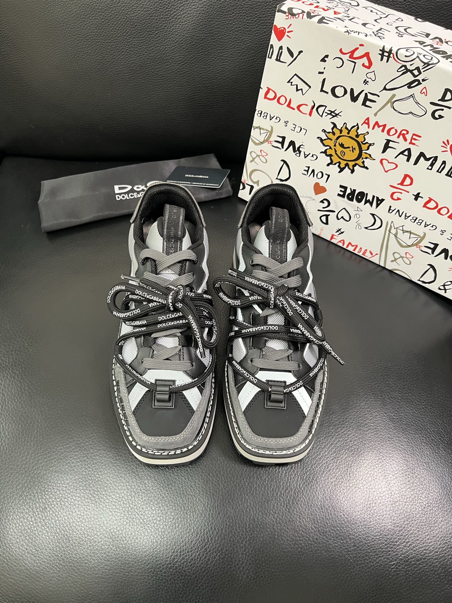 Dolce & Gabbana 🔍顶级代购🇮🇹 杜嘉班纳 爆款专柜新品同步，鞋面意大利进口牛皮搭配布面料