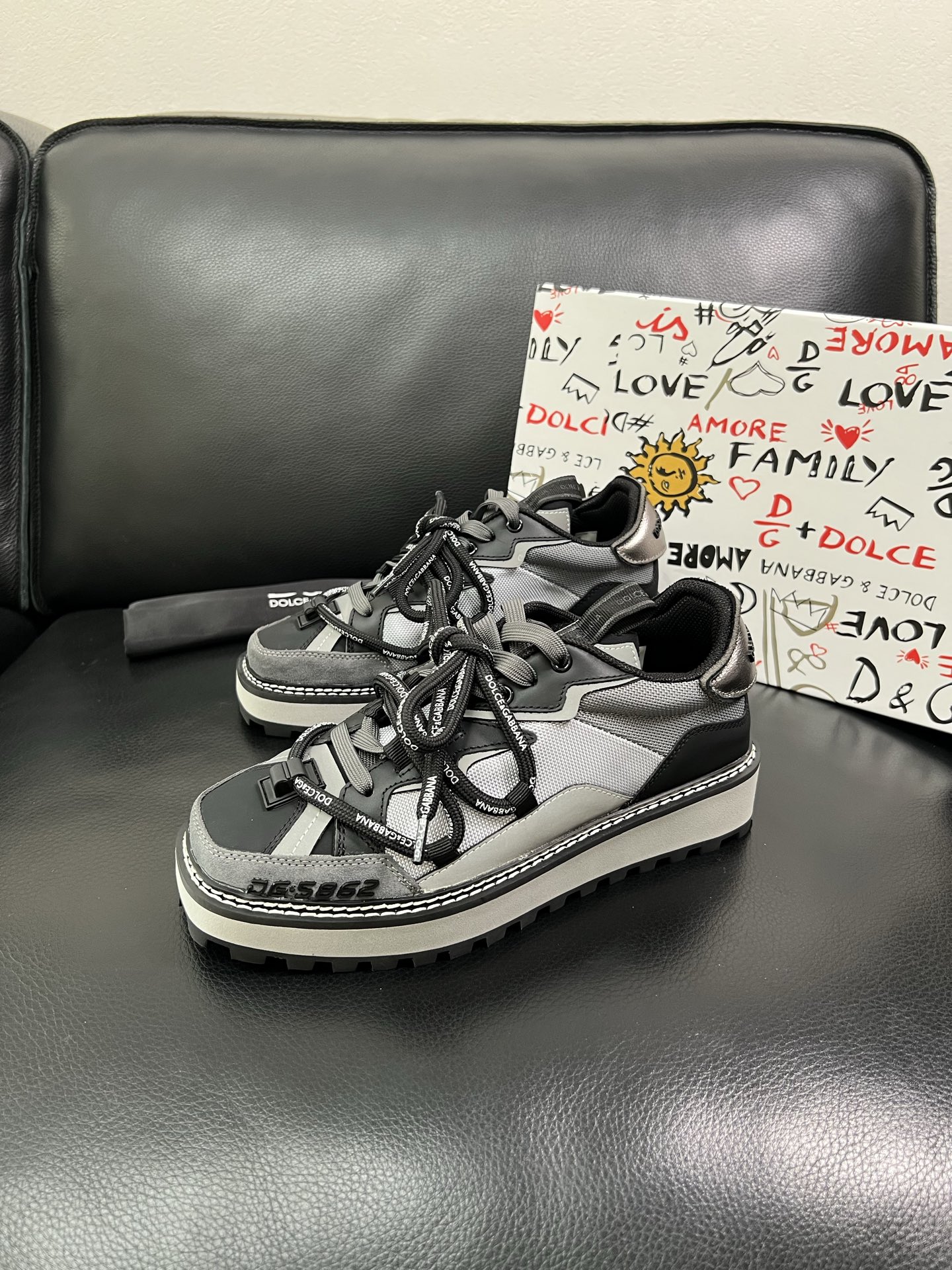 Dolce & Gabbana 🔍顶级代购🇮🇹 杜嘉班纳 爆款专柜新品同步，鞋面意大利进口牛皮搭配布面料
