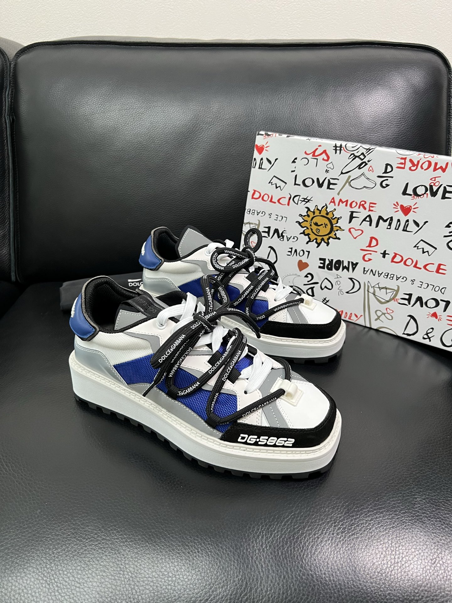 Dolce & Gabbana 🔍顶级代购🇮🇹 杜嘉班纳 爆款专柜新品同步，鞋面意大利进口牛皮搭配布面料