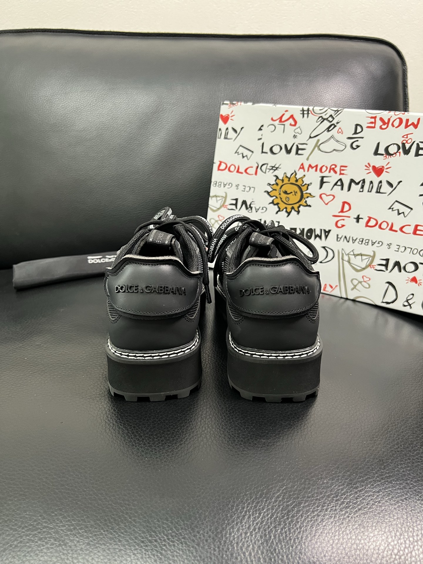 Dolce & Gabbana 🔍顶级代购🇮🇹 杜嘉班纳 爆款专柜新品同步，鞋面意大利进口牛皮搭配布面料