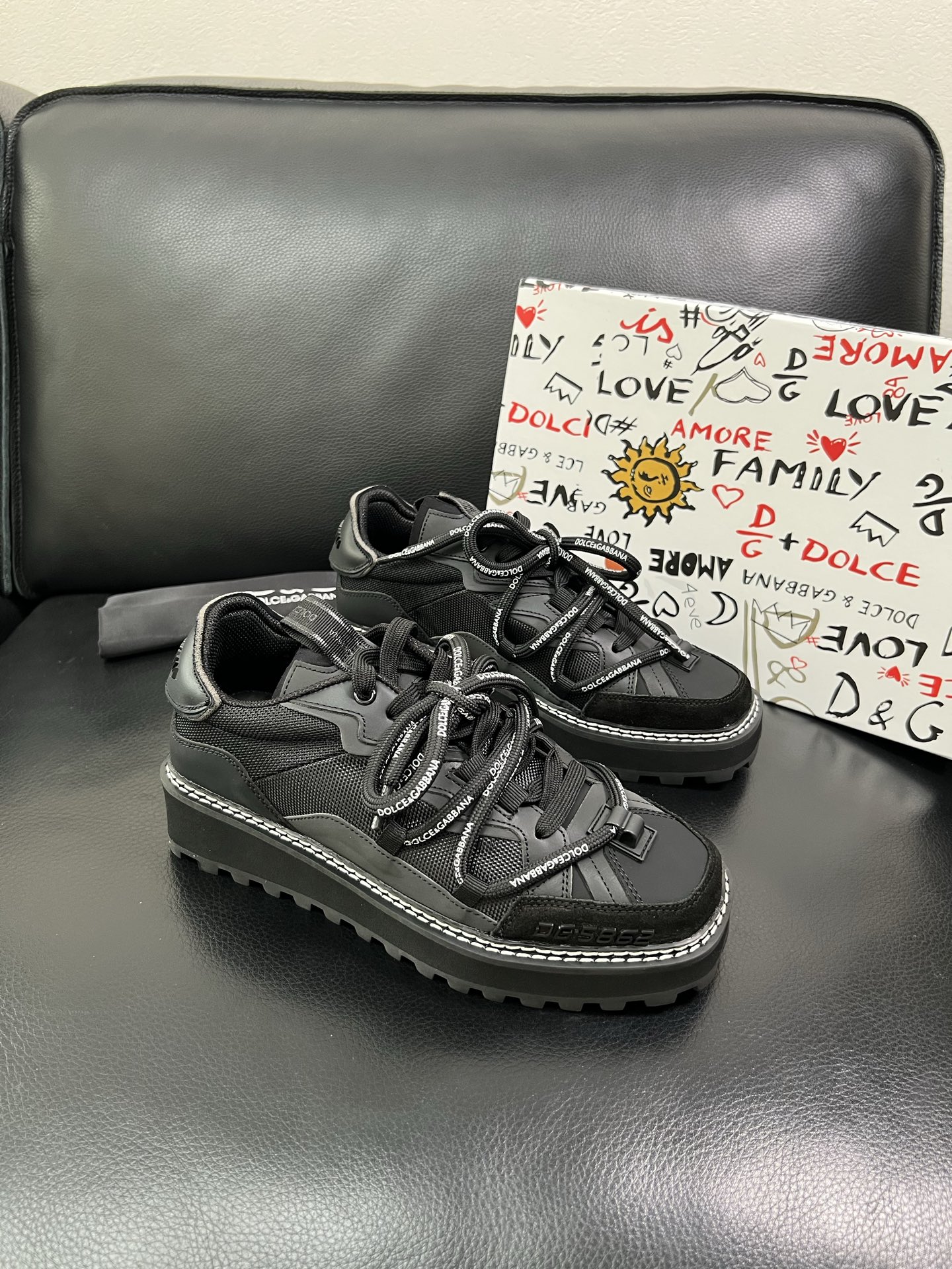 Dolce & Gabbana 🔍顶级代购🇮🇹 杜嘉班纳 爆款专柜新品同步，鞋面意大利进口牛皮搭配布面料