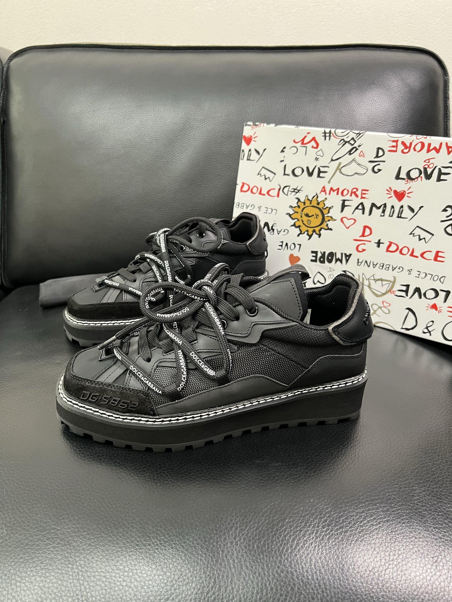Dolce & Gabbana 🔍顶级代购🇮🇹 杜嘉班纳 爆款专柜新品同步，鞋面意大利进口牛皮搭配布面料