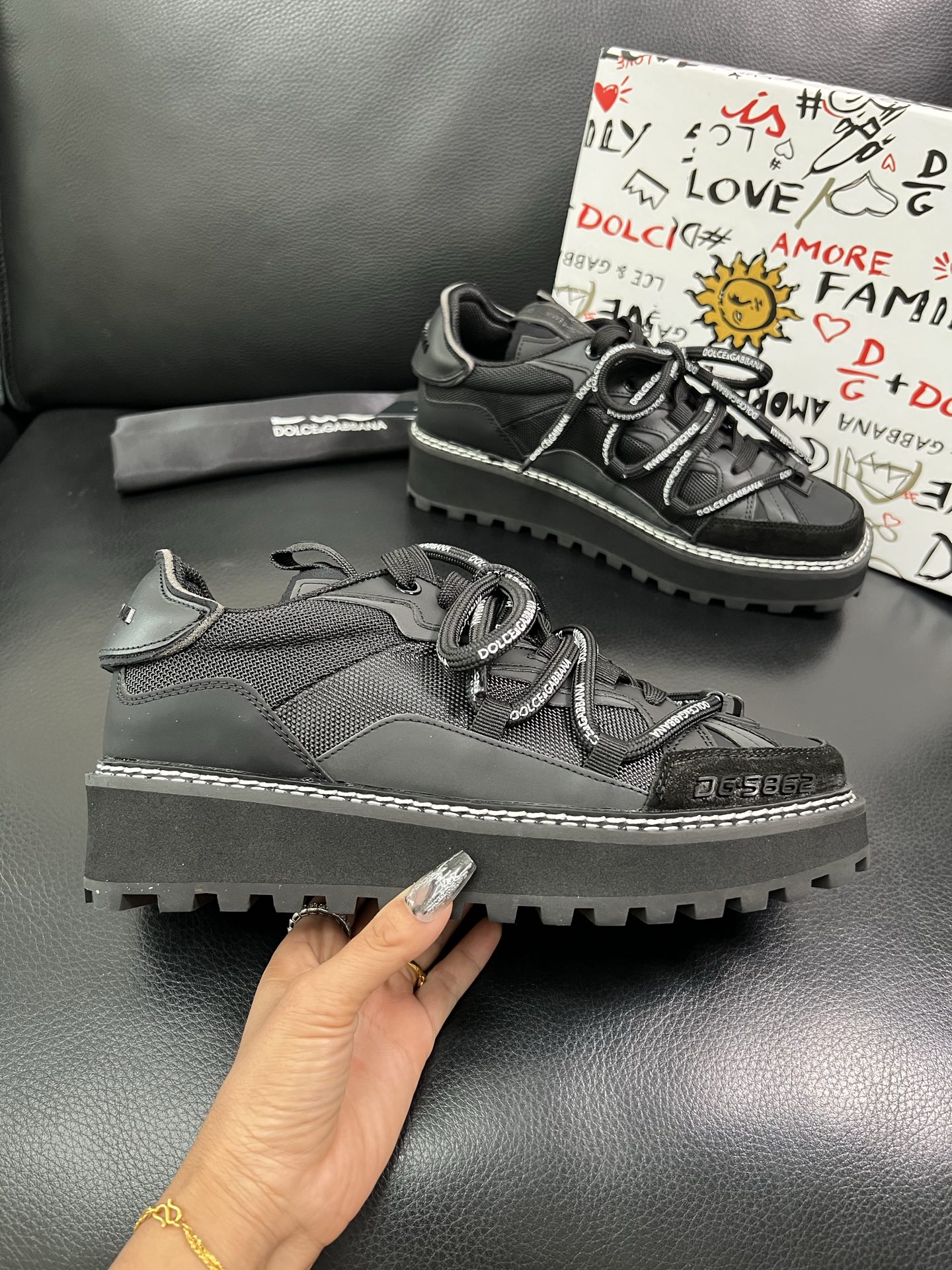 Dolce & Gabbana 🔍顶级代购🇮🇹 杜嘉班纳 爆款专柜新品同步，鞋面意大利进口牛皮搭配布面料