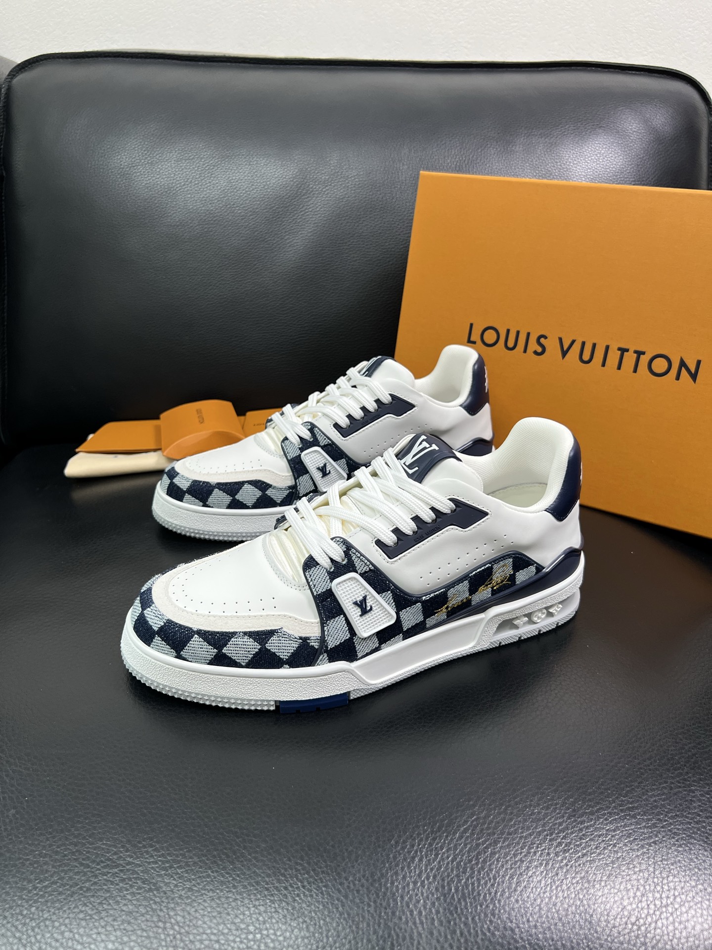 Lv 🔍顶级代购🇮🇹 路易威登，运动板鞋专柜同步，鞋面意大利进口，高品质拼接缤纷色彩复杂工艺品，进口网布