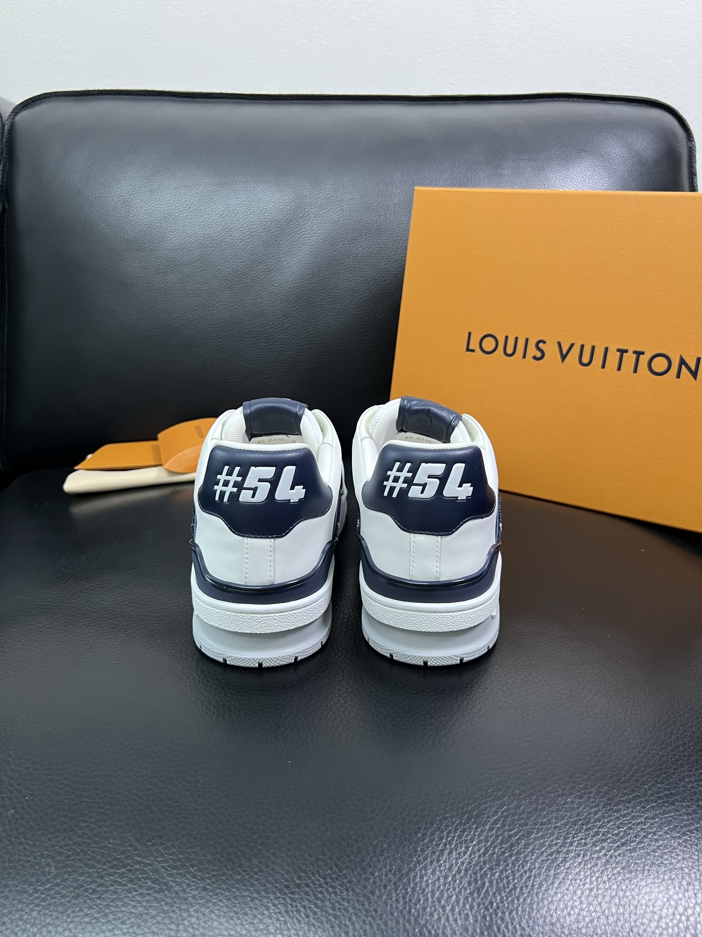 Lv 🔍顶级代购🇮🇹 路易威登，运动板鞋专柜同步，鞋面意大利进口，高品质拼接缤纷色彩复杂工艺品，进口网布