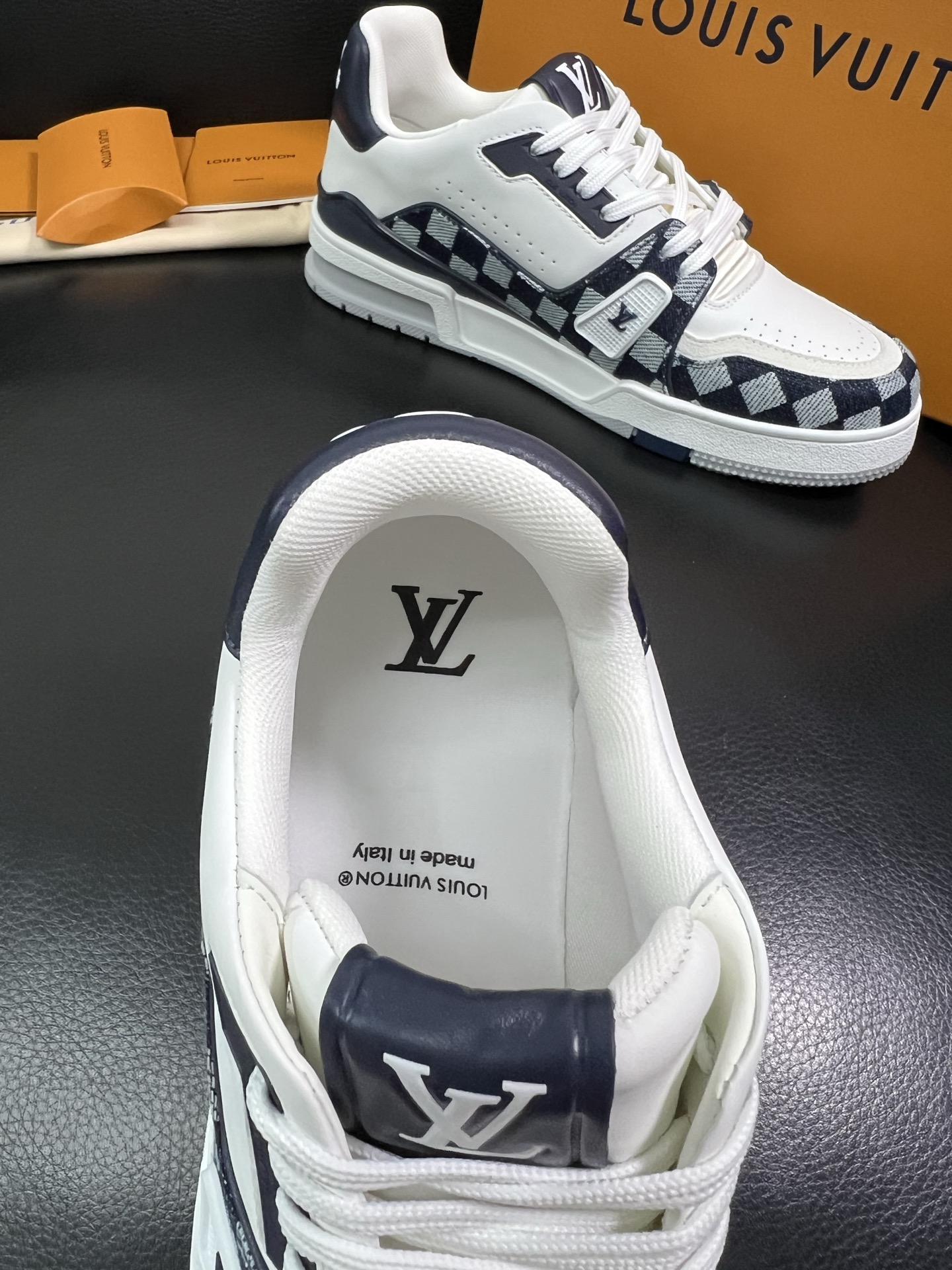 Lv 🔍顶级代购🇮🇹 路易威登，运动板鞋专柜同步，鞋面意大利进口，高品质拼接缤纷色彩复杂工艺品，进口网布