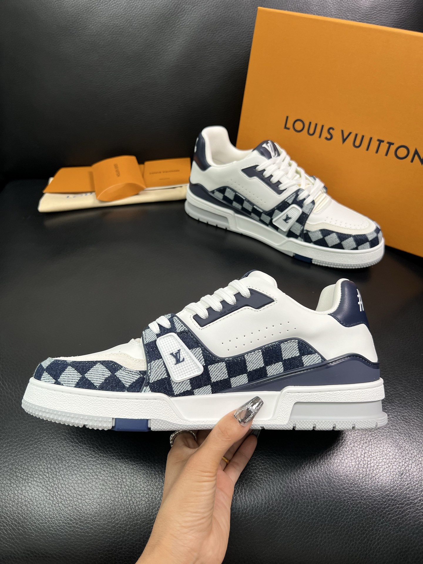Lv 🔍顶级代购🇮🇹 路易威登，运动板鞋专柜同步，鞋面意大利进口，高品质拼接缤纷色彩复杂工艺品，进口网布
