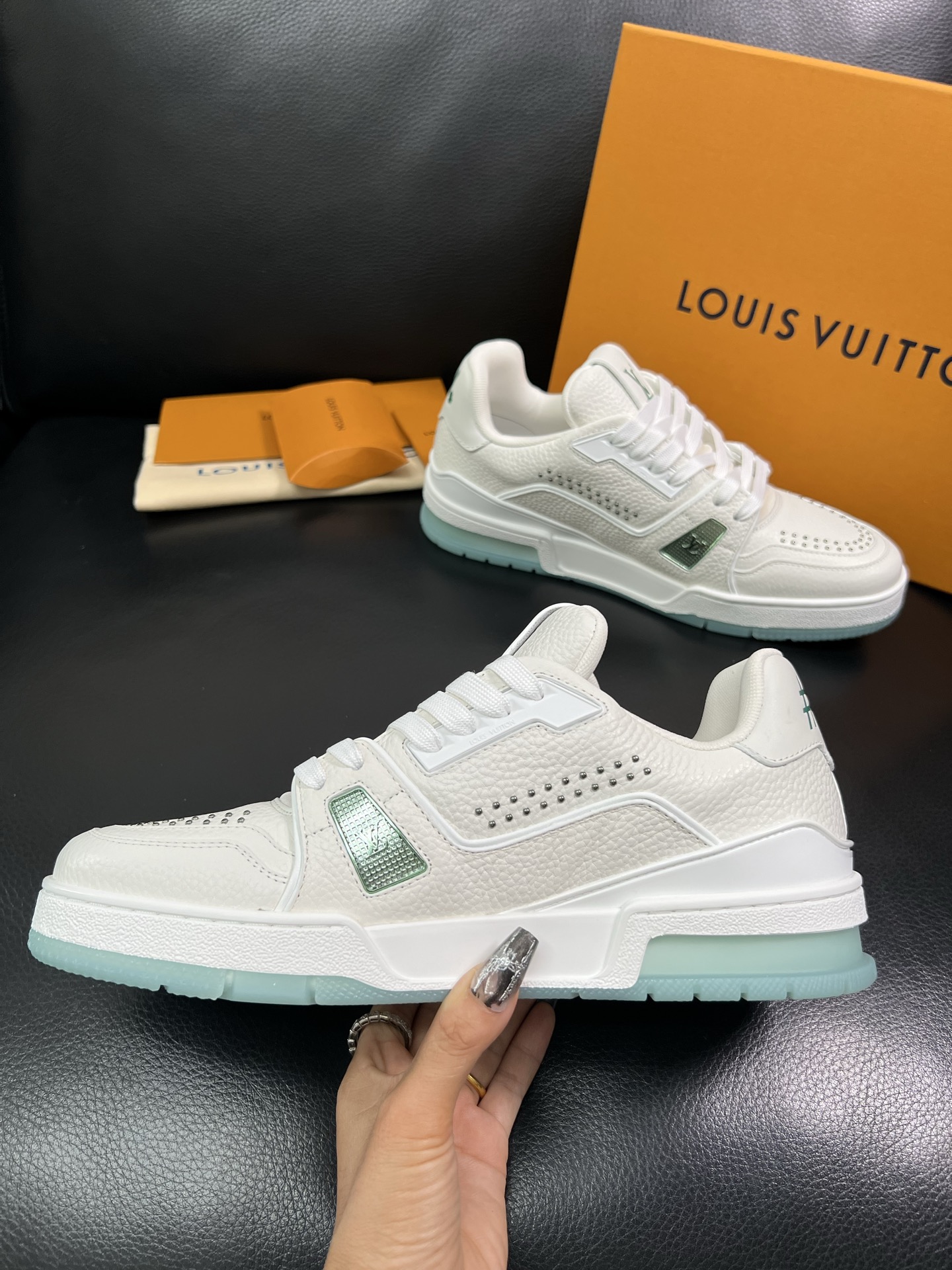 Lv 🔍顶级代购🇮🇹 路易威登，运动板鞋专柜同步，鞋面意大利进口，高品质拼接缤纷色彩复杂工艺品，进口网布
