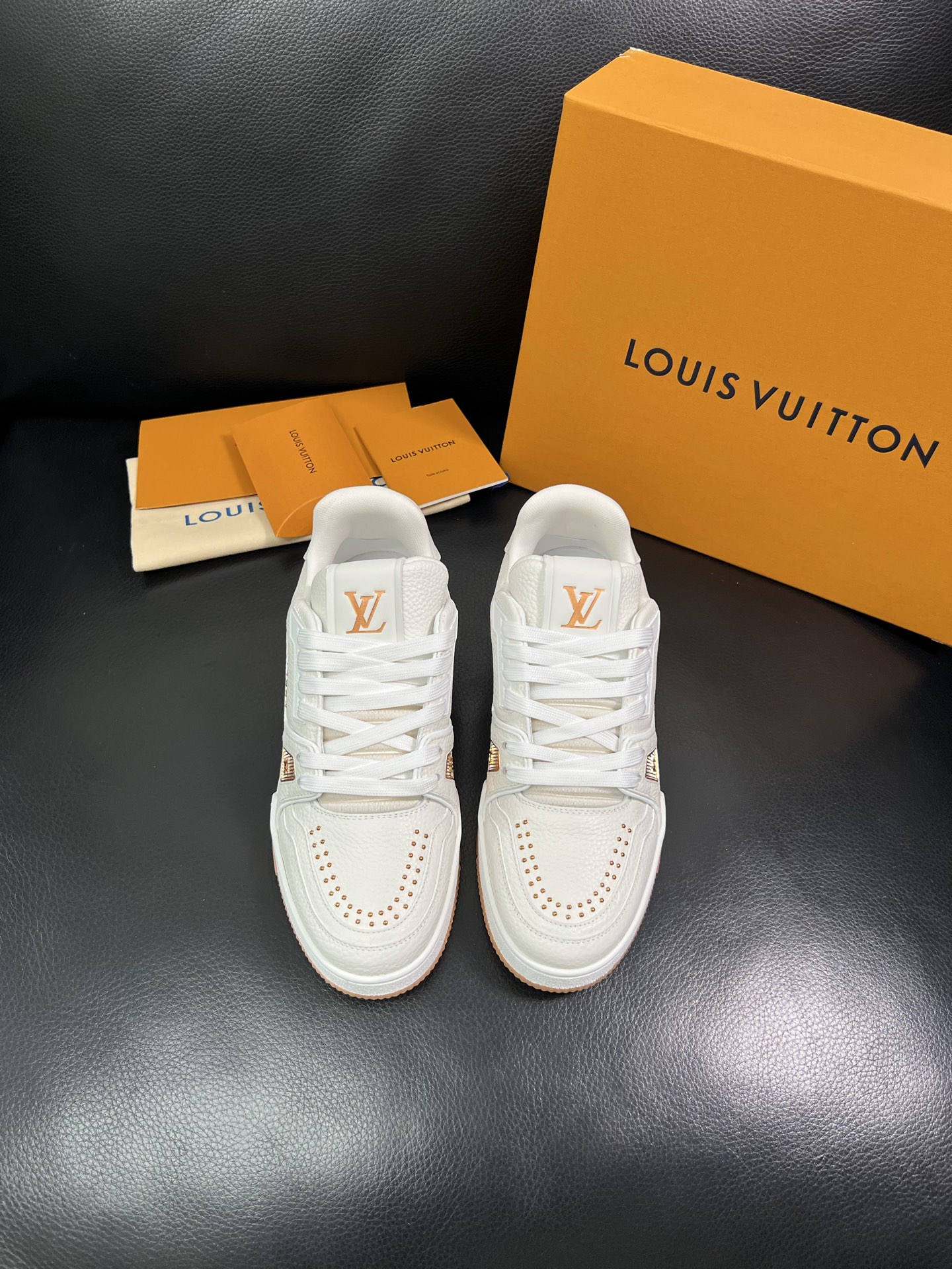 Lv 🔍顶级代购🇮🇹 路易威登，运动板鞋专柜同步，鞋面意大利进口，高品质拼接缤纷色彩复杂工艺品，进口网布