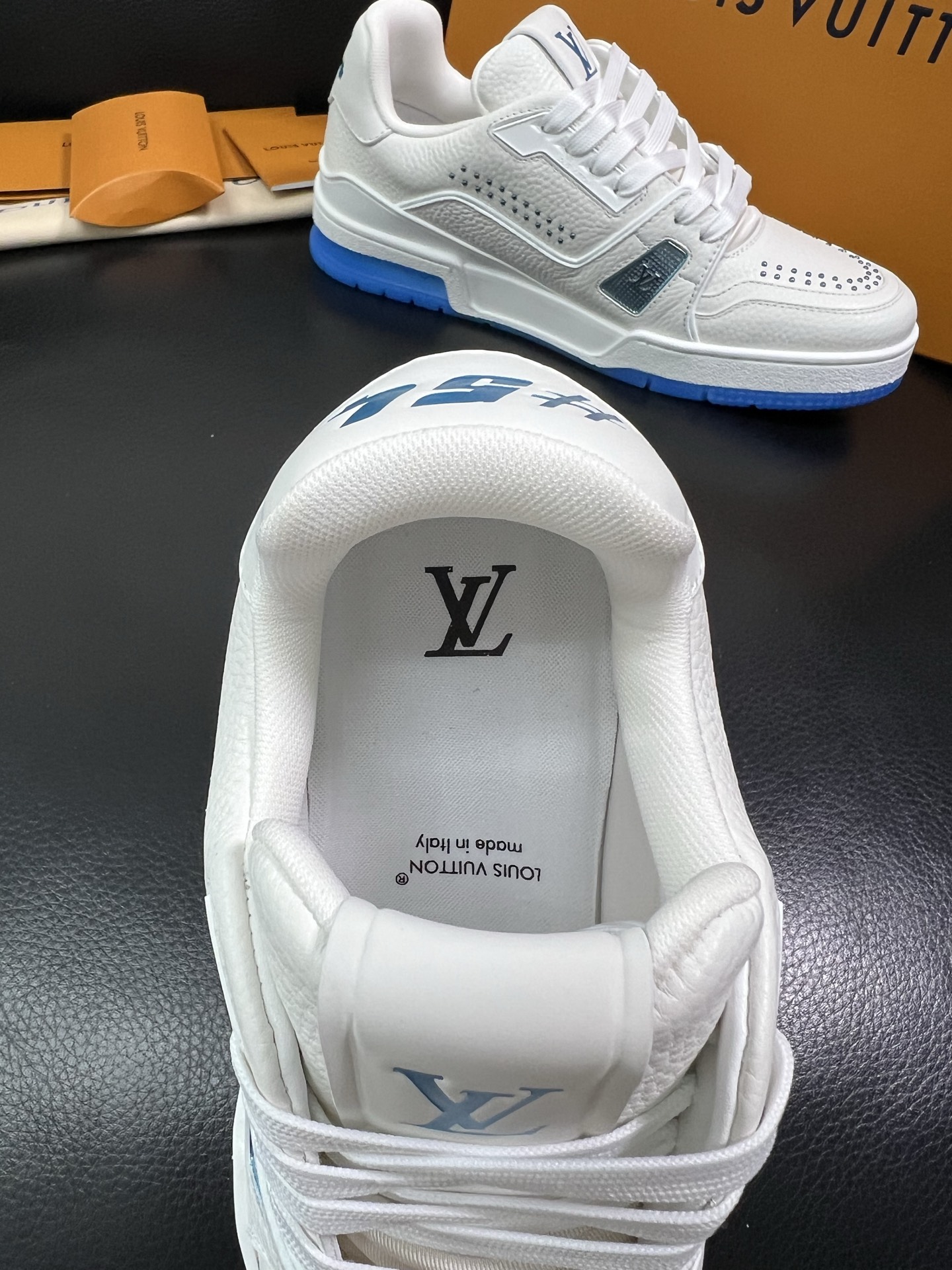 Lv 🔍顶级代购🇮🇹 路易威登，运动板鞋专柜同步，鞋面意大利进口，高品质拼接缤纷色彩复杂工艺品，进口网布