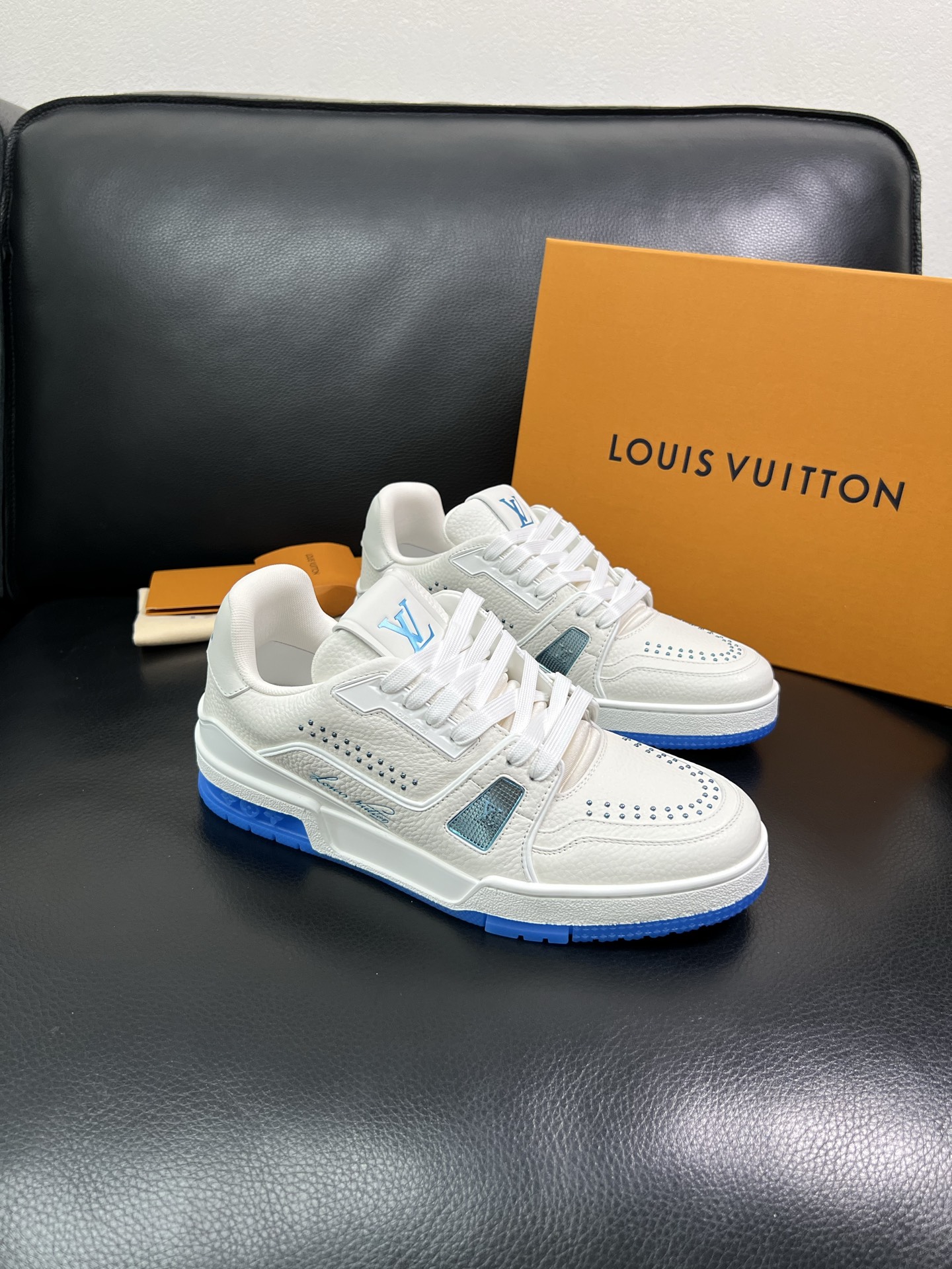 Lv 🔍顶级代购🇮🇹 路易威登，运动板鞋专柜同步，鞋面意大利进口，高品质拼接缤纷色彩复杂工艺品，进口网布