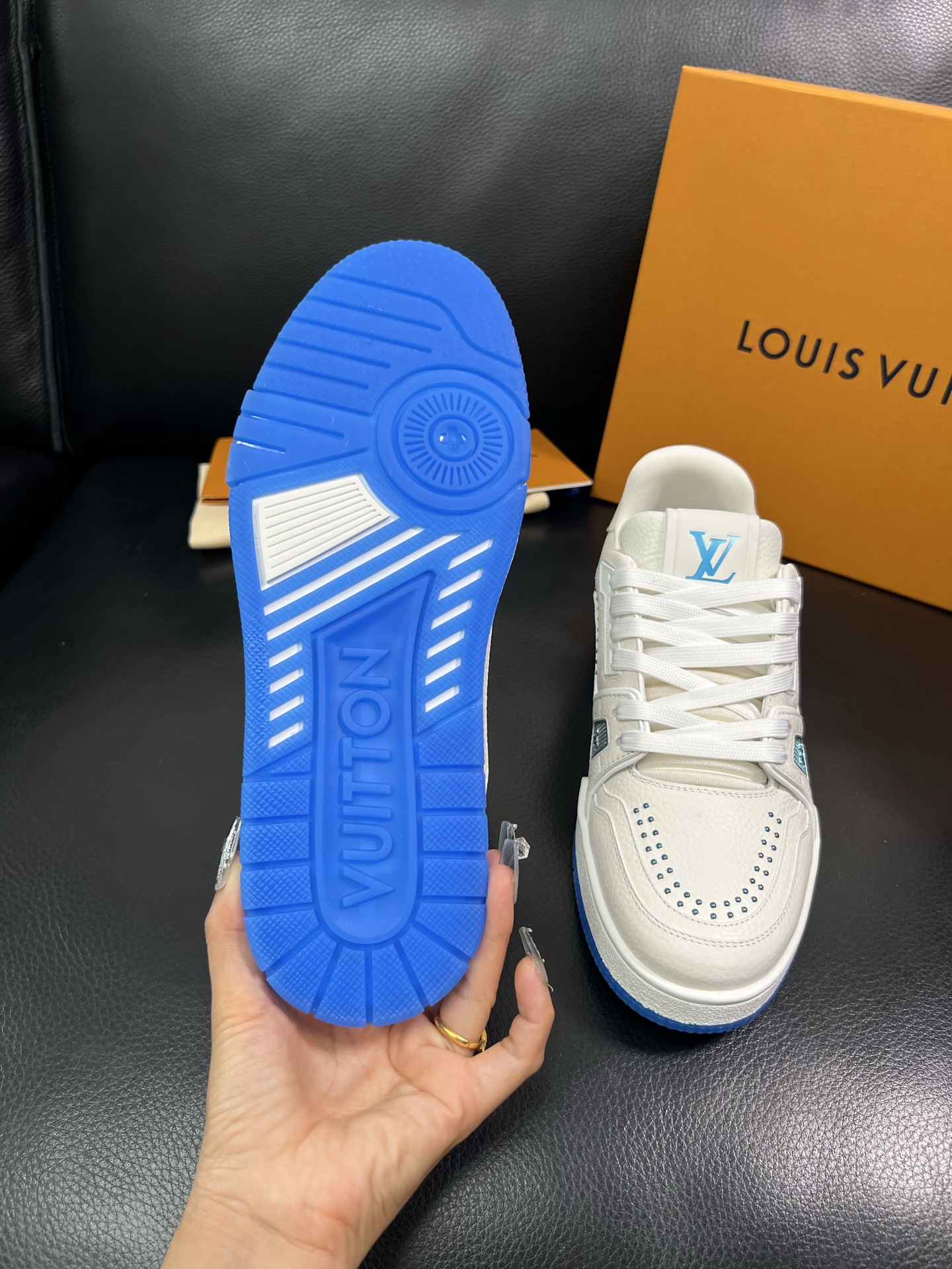 Lv 🔍顶级代购🇮🇹 路易威登，运动板鞋专柜同步，鞋面意大利进口，高品质拼接缤纷色彩复杂工艺品，进口网布