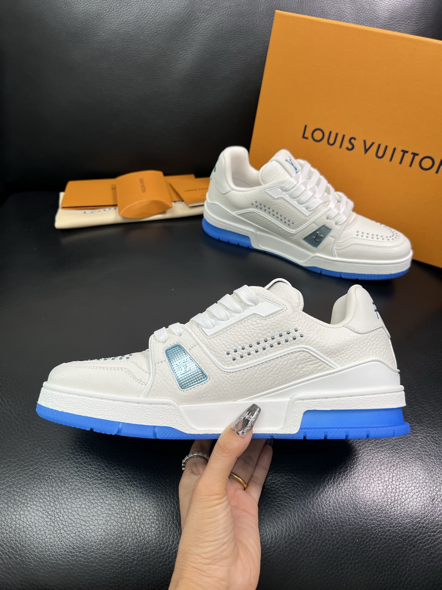 Lv 🔍顶级代购🇮🇹 路易威登，运动板鞋专柜同步，鞋面意大利进口，高品质拼接缤纷色彩复杂工艺品，进口网布