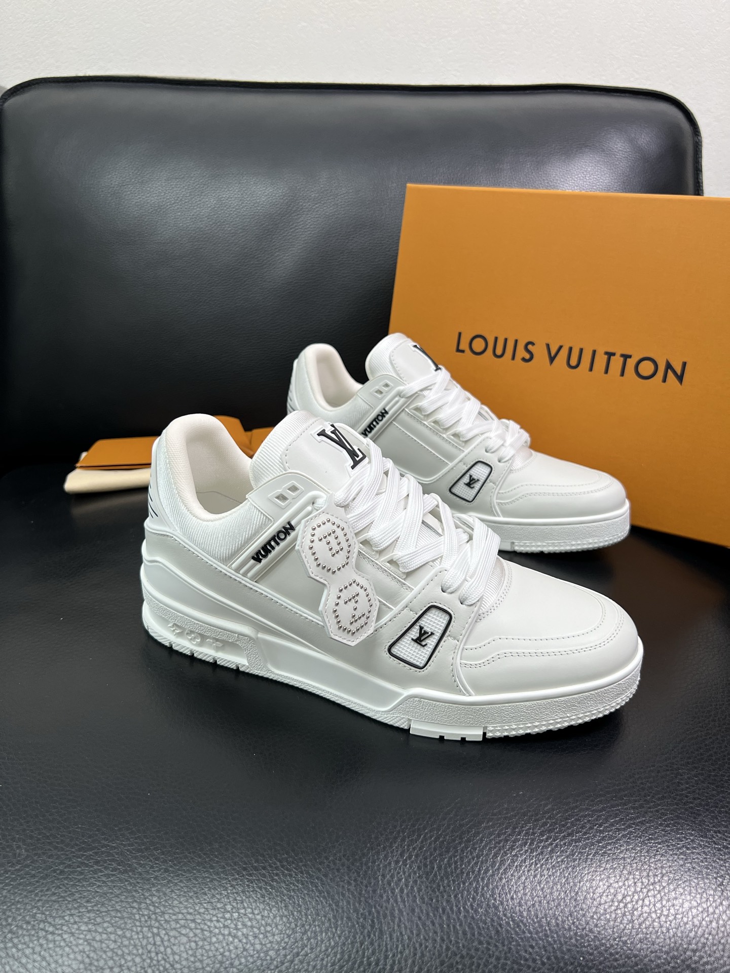 Lv 🔍顶级代购🇮🇹 路易威登，运动板鞋专柜同步，鞋面意大利进口，高品质拼接缤纷色彩复杂工艺品，进口网布