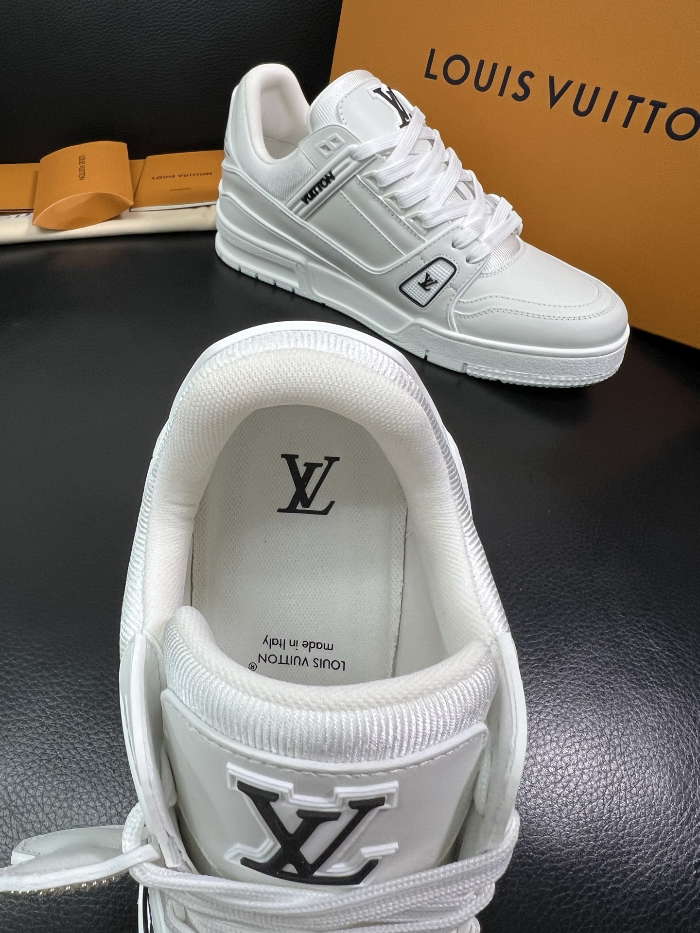 Lv 🔍顶级代购🇮🇹 路易威登，运动板鞋专柜同步，鞋面意大利进口，高品质拼接缤纷色彩复杂工艺品，进口网布