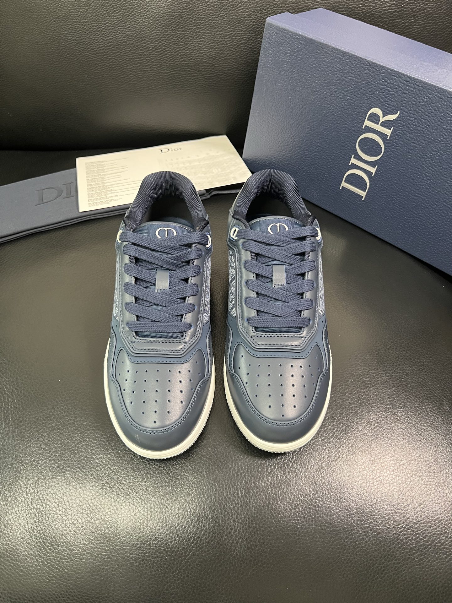 Dior 🔍顶级代购🇮🇹 迪奥 专柜同步，鞋面意大利原版进口牛皮面料，复杂压花工艺完美复刻，进口柔软网布