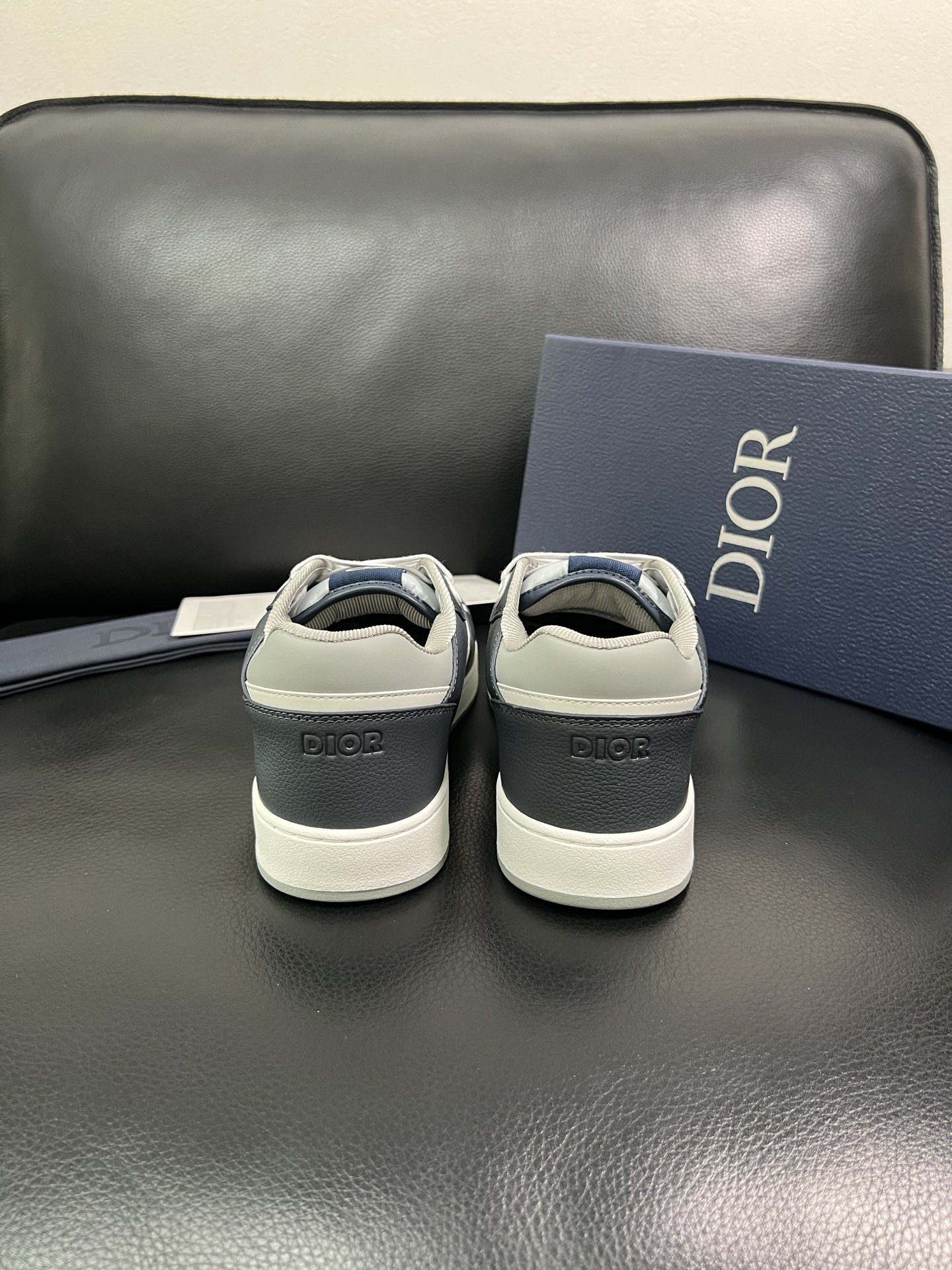 Dior 🔍顶级代购🇮🇹 迪奥 专柜同步，鞋面意大利原版进口牛皮面料，复杂压花工艺完美复刻，进口柔软网布