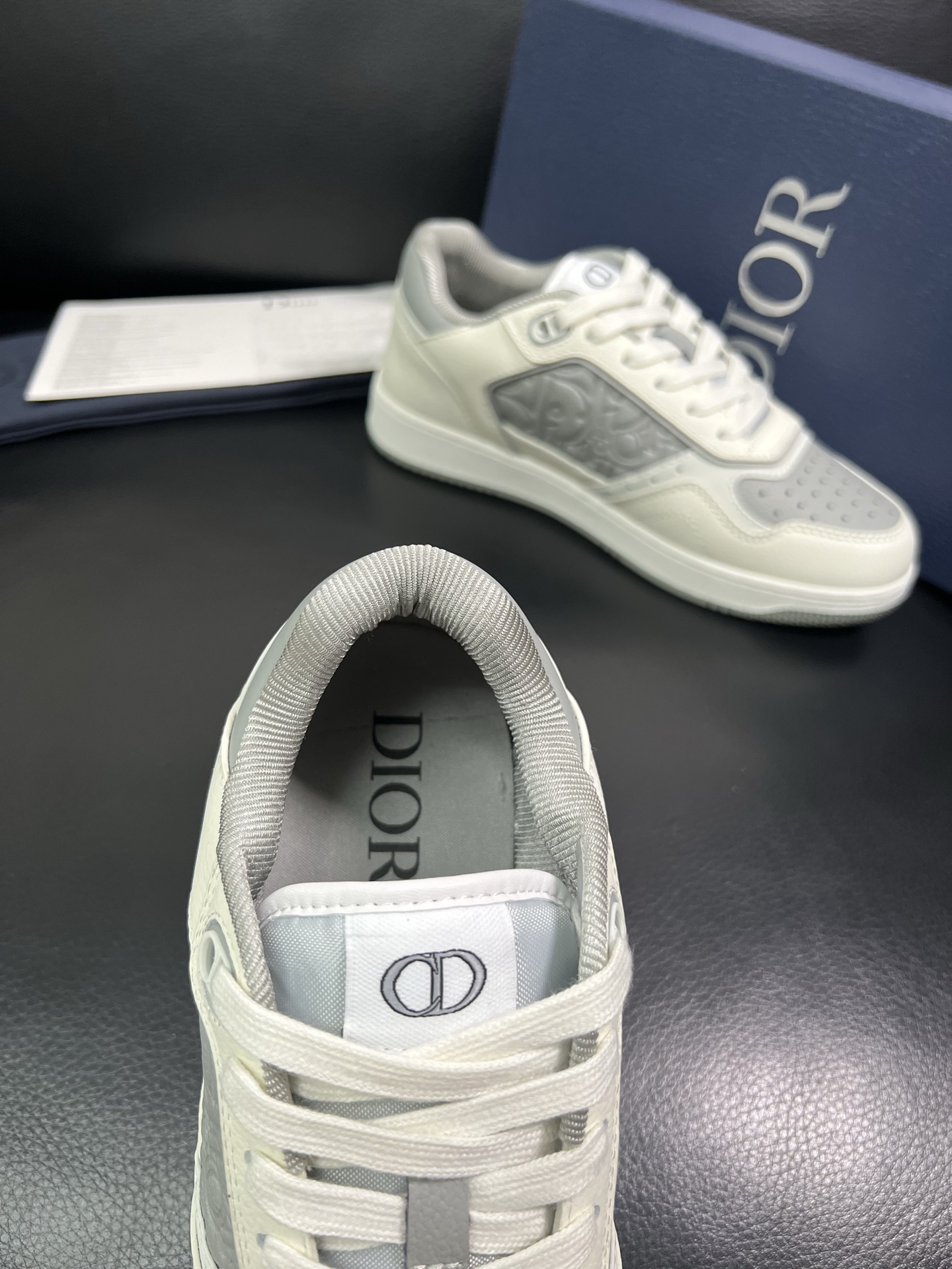 Dior 🔍顶级代购🇮🇹 迪奥 专柜同步，鞋面意大利原版进口牛皮面料，复杂压花工艺完美复刻，进口柔软网布