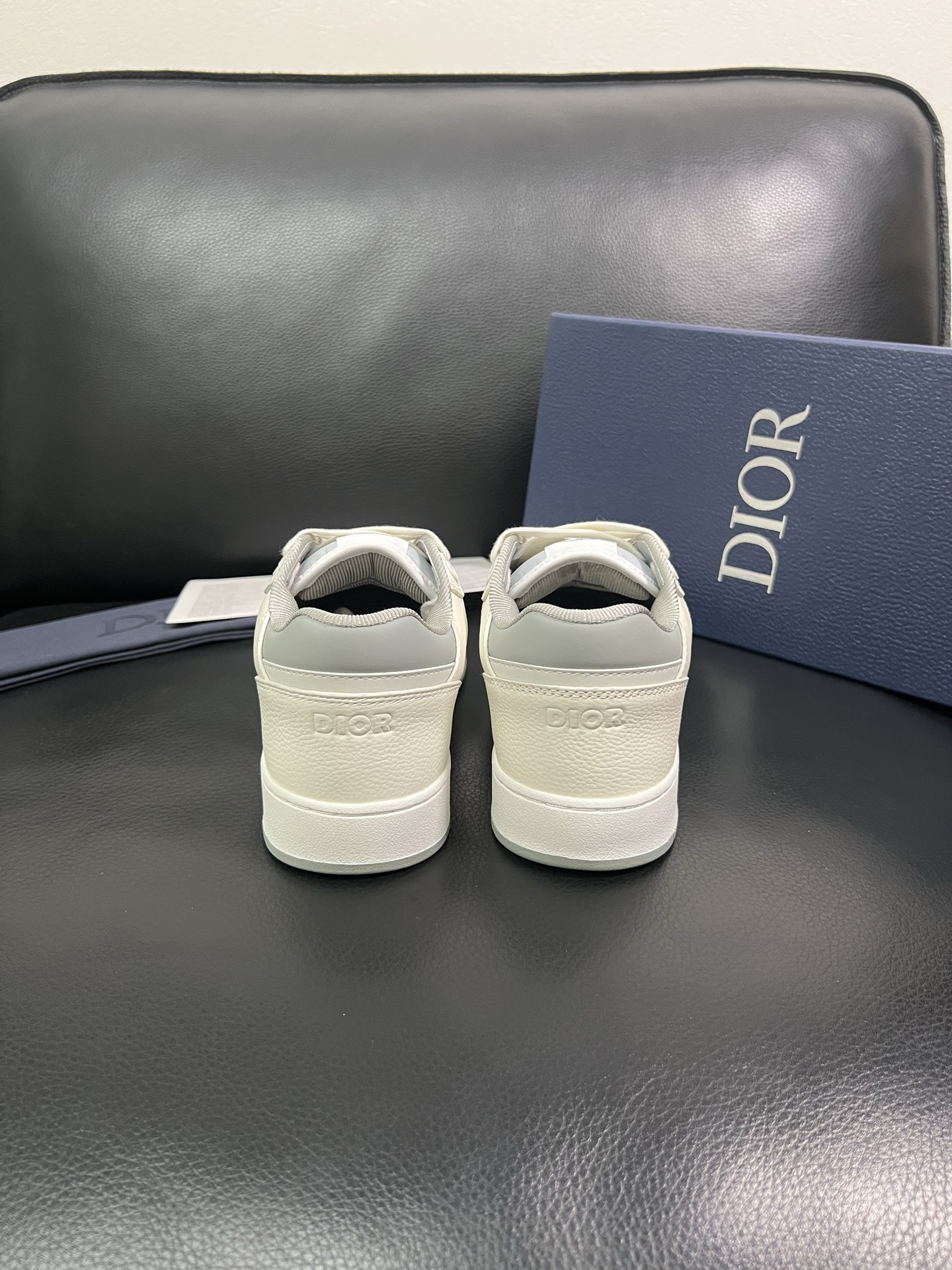 Dior 🔍顶级代购🇮🇹 迪奥 专柜同步，鞋面意大利原版进口牛皮面料，复杂压花工艺完美复刻，进口柔软网布