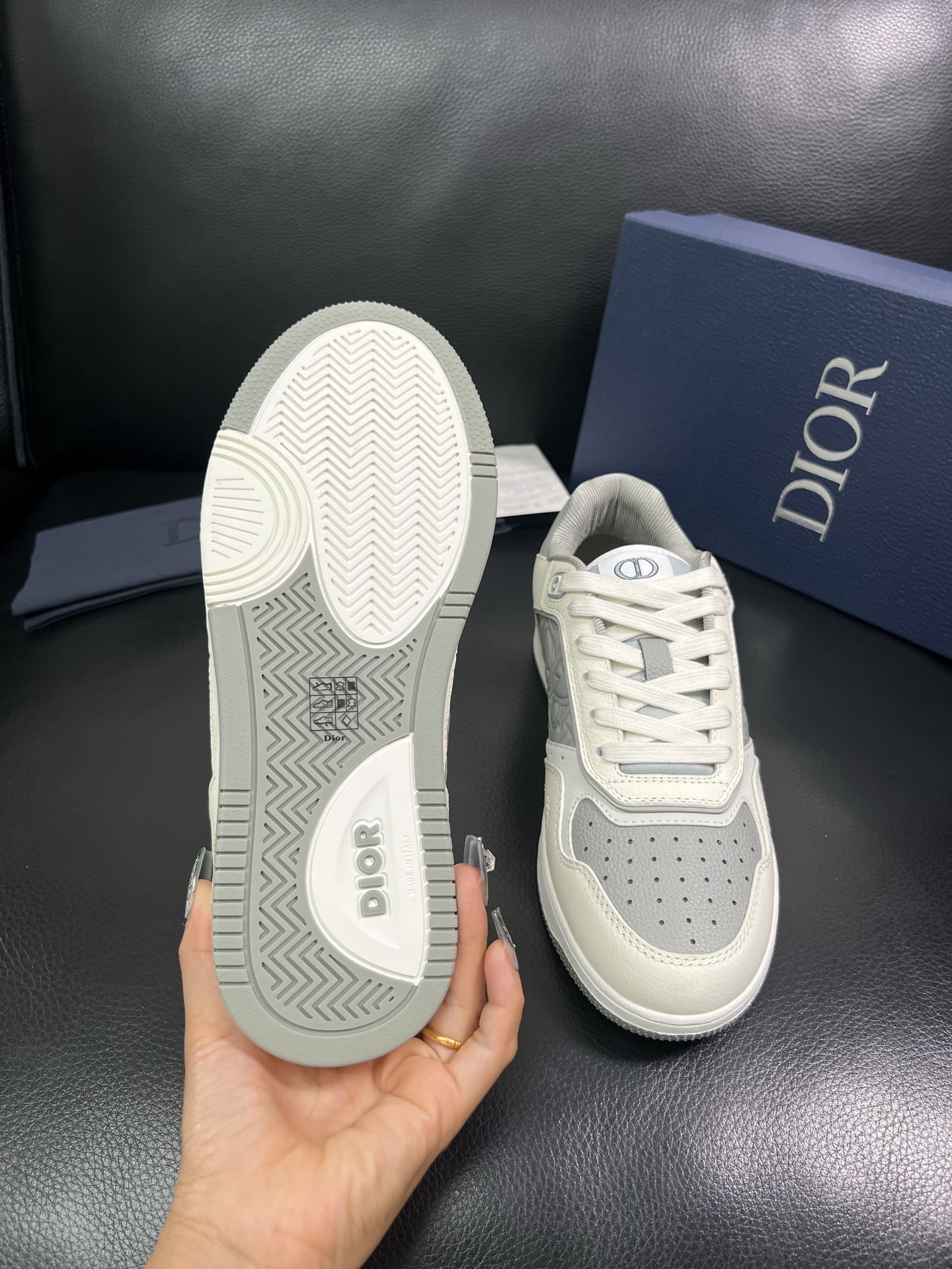 Dior 🔍顶级代购🇮🇹 迪奥 专柜同步，鞋面意大利原版进口牛皮面料，复杂压花工艺完美复刻，进口柔软网布