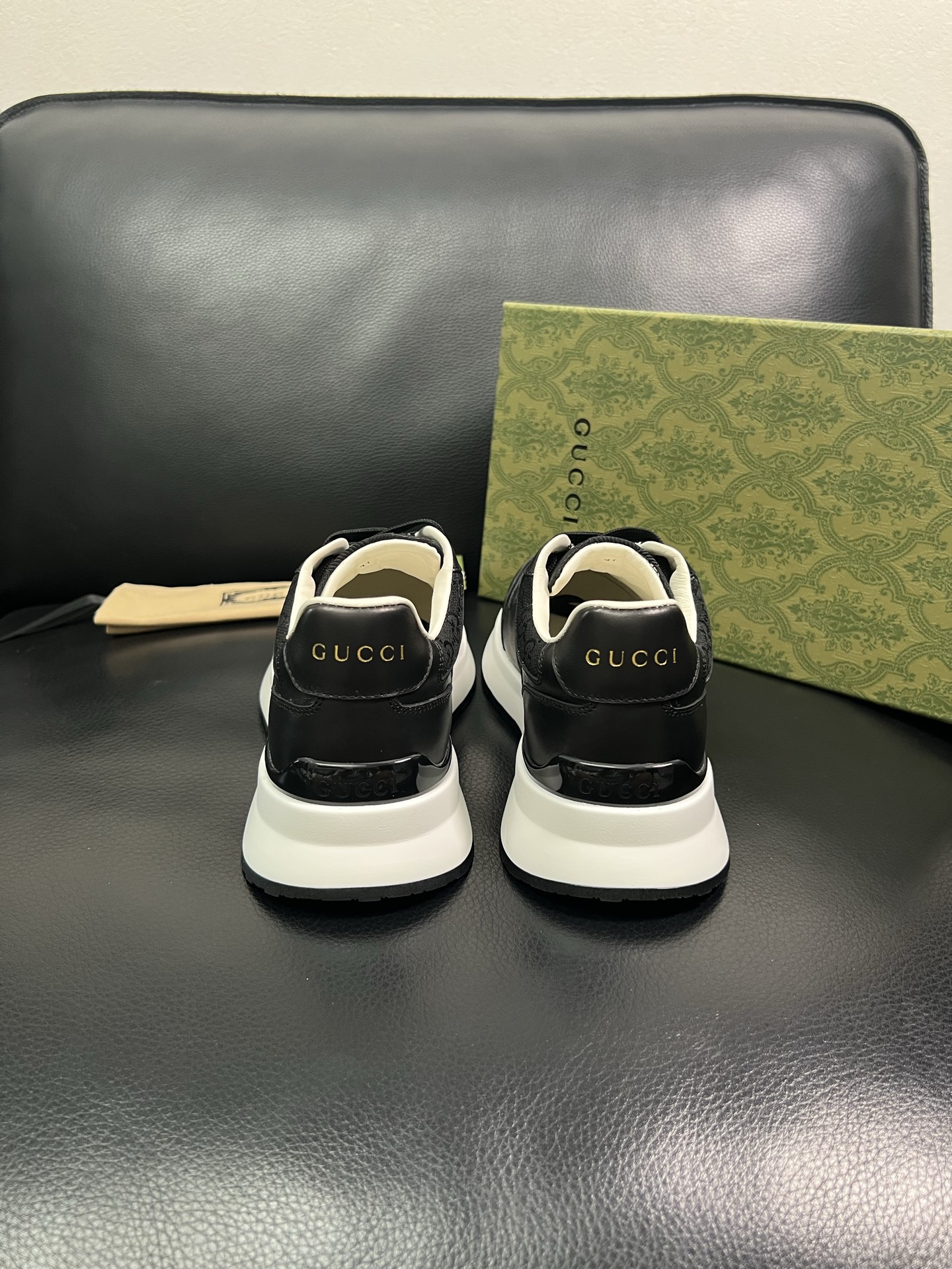 Gucci 🔍顶级代购🇮🇹 古奇专柜新款，原厂配置意大利进口牛皮搭配印花布面料，进口牛皮内里垫，透气舒适