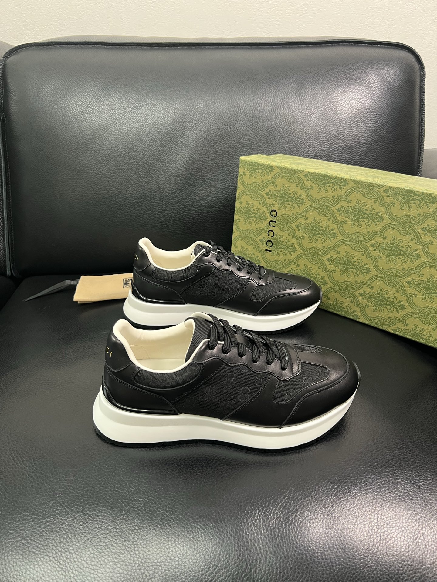Gucci 🔍顶级代购🇮🇹 古奇专柜新款，原厂配置意大利进口牛皮搭配印花布面料，进口牛皮内里垫，透气舒适