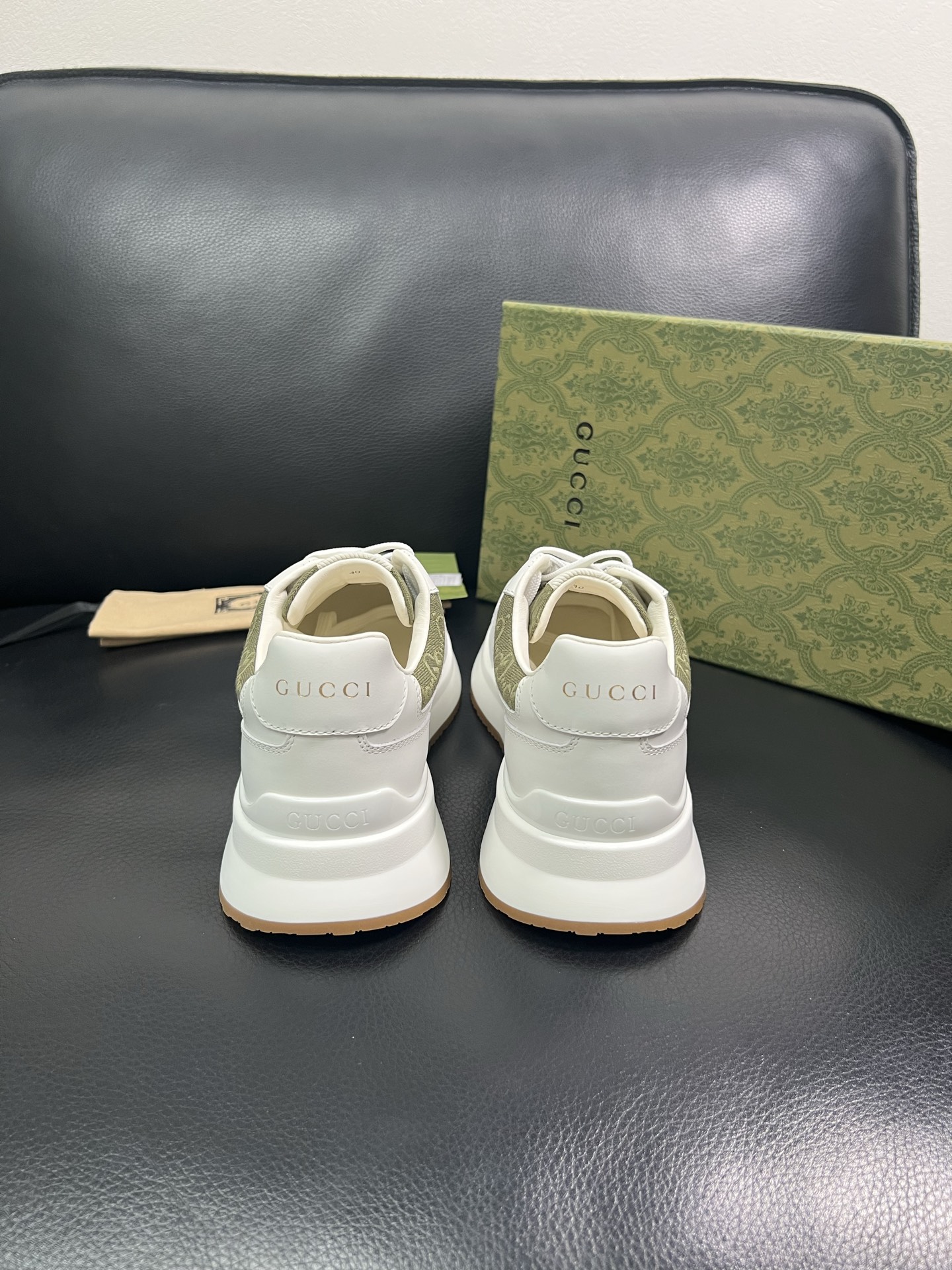 Gucci 🔍顶级代购🇮🇹 古奇专柜新款，原厂配置意大利进口牛皮搭配印花布面料，进口牛皮内里垫，透气舒适