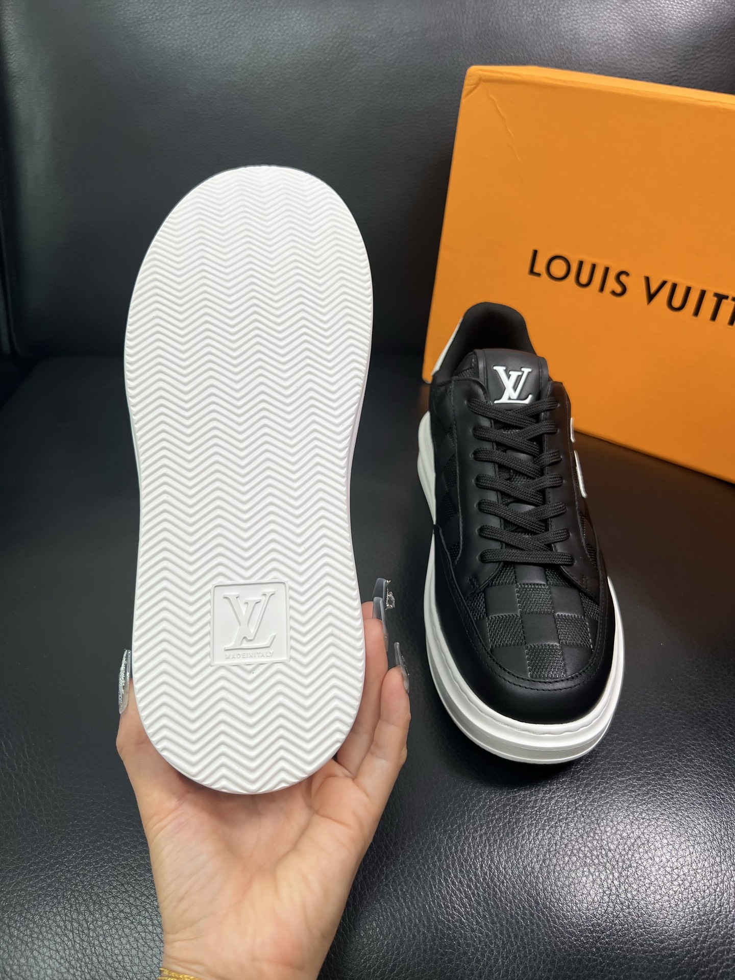 Lv 🔍顶级代购🇮🇹 路易威登，运动板鞋专柜同步，鞋面意大利进口，高品质拼接缤纷色彩复杂工艺品，进口网布