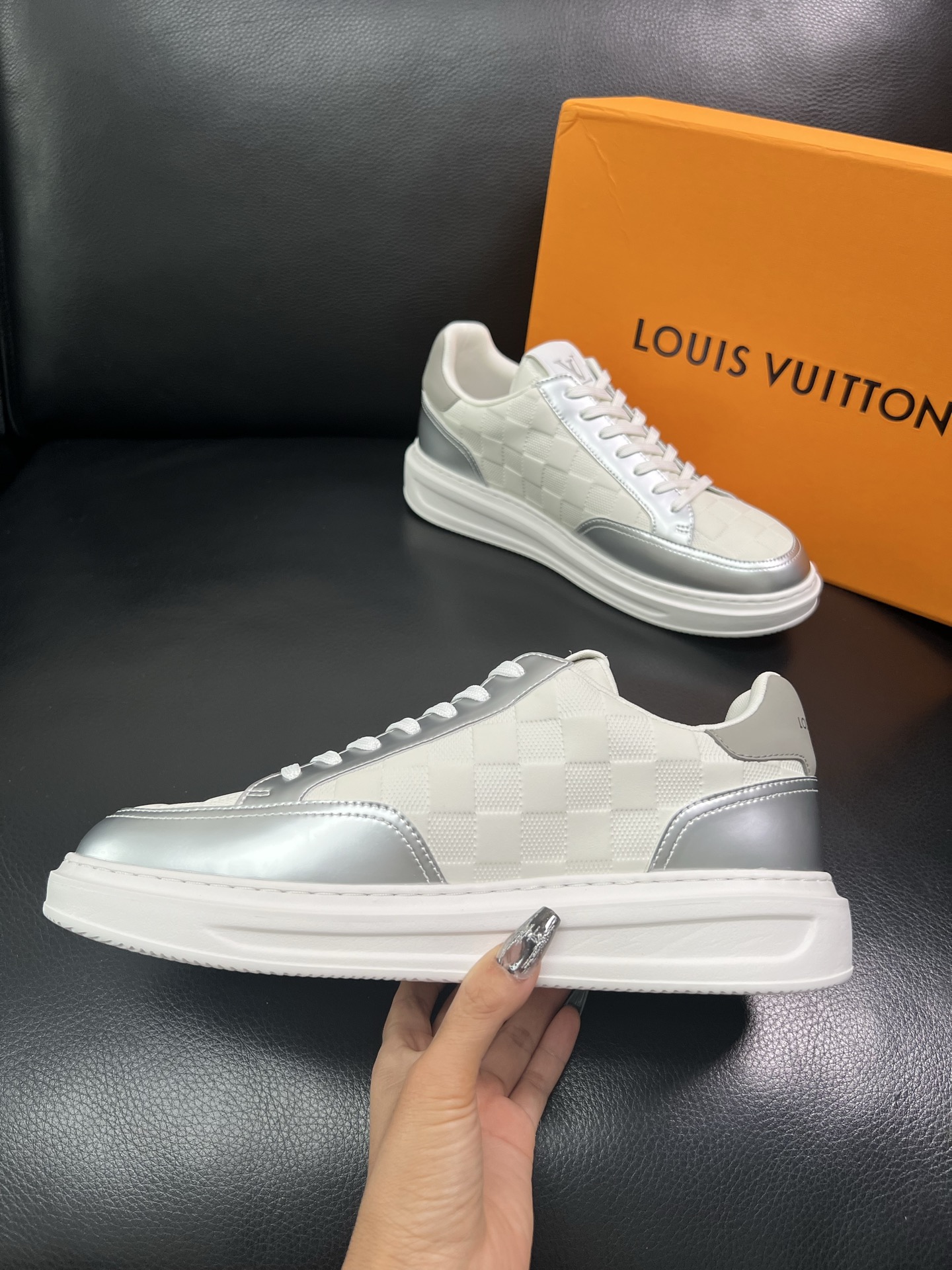 Lv 🔍顶级代购🇮🇹 路易威登，运动板鞋专柜同步，鞋面意大利进口，高品质拼接缤纷色彩复杂工艺品，进口网布