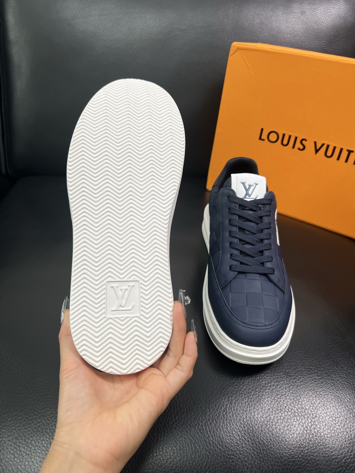 Lv 🔍顶级代购🇮🇹 路易威登，运动板鞋专柜同步，鞋面意大利进口，高品质拼接缤纷色彩复杂工艺品，进口网布
