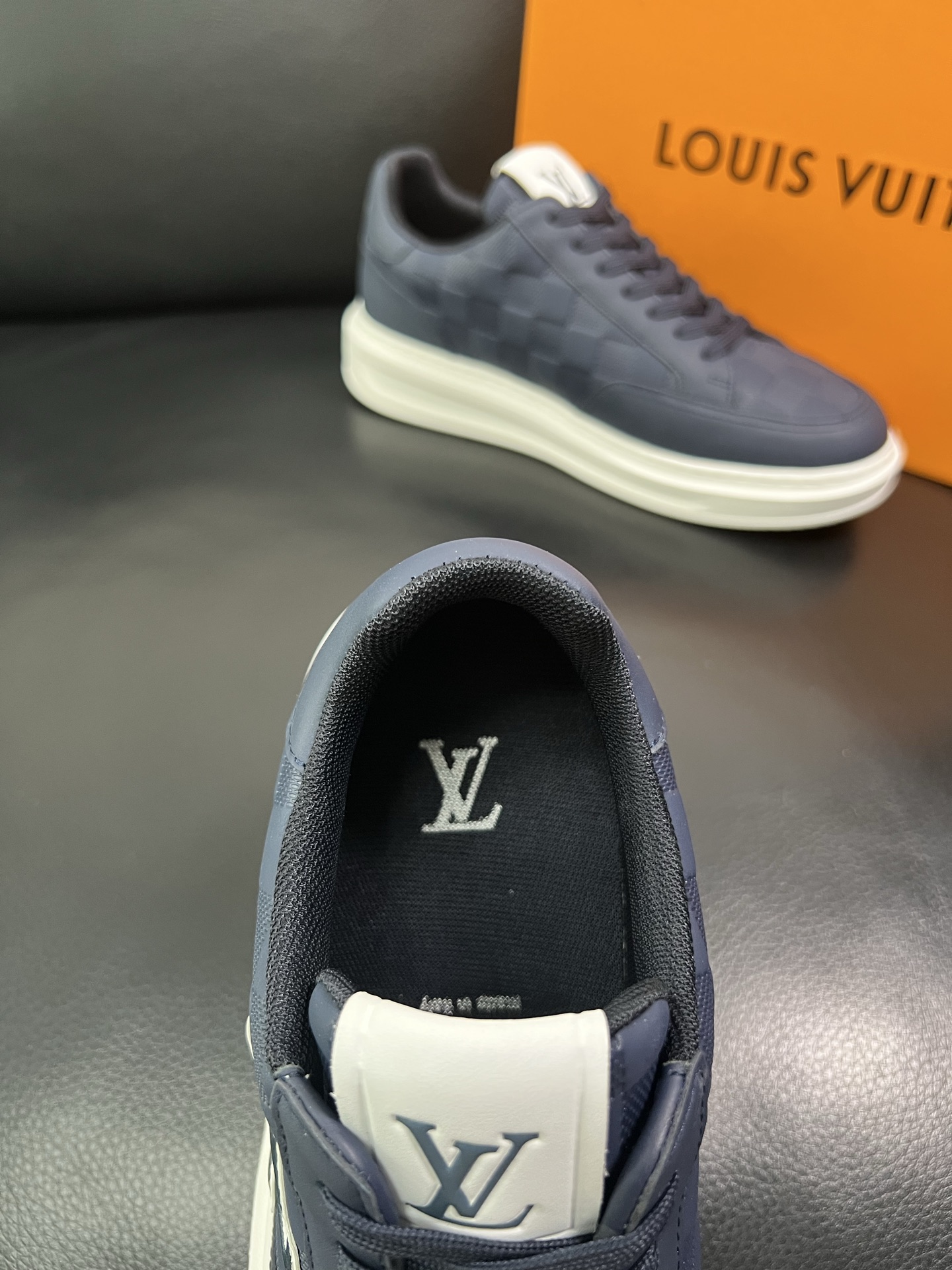 Lv 🔍顶级代购🇮🇹 路易威登，运动板鞋专柜同步，鞋面意大利进口，高品质拼接缤纷色彩复杂工艺品，进口网布