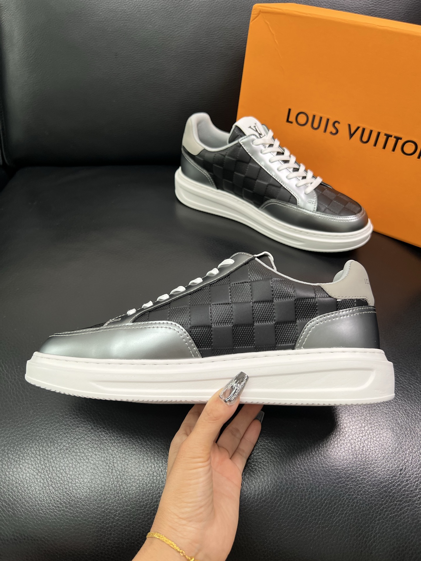 Lv 🔍顶级代购🇮🇹 路易威登，运动板鞋专柜同步，鞋面意大利进口，高品质拼接缤纷色彩复杂工艺品，进口网布