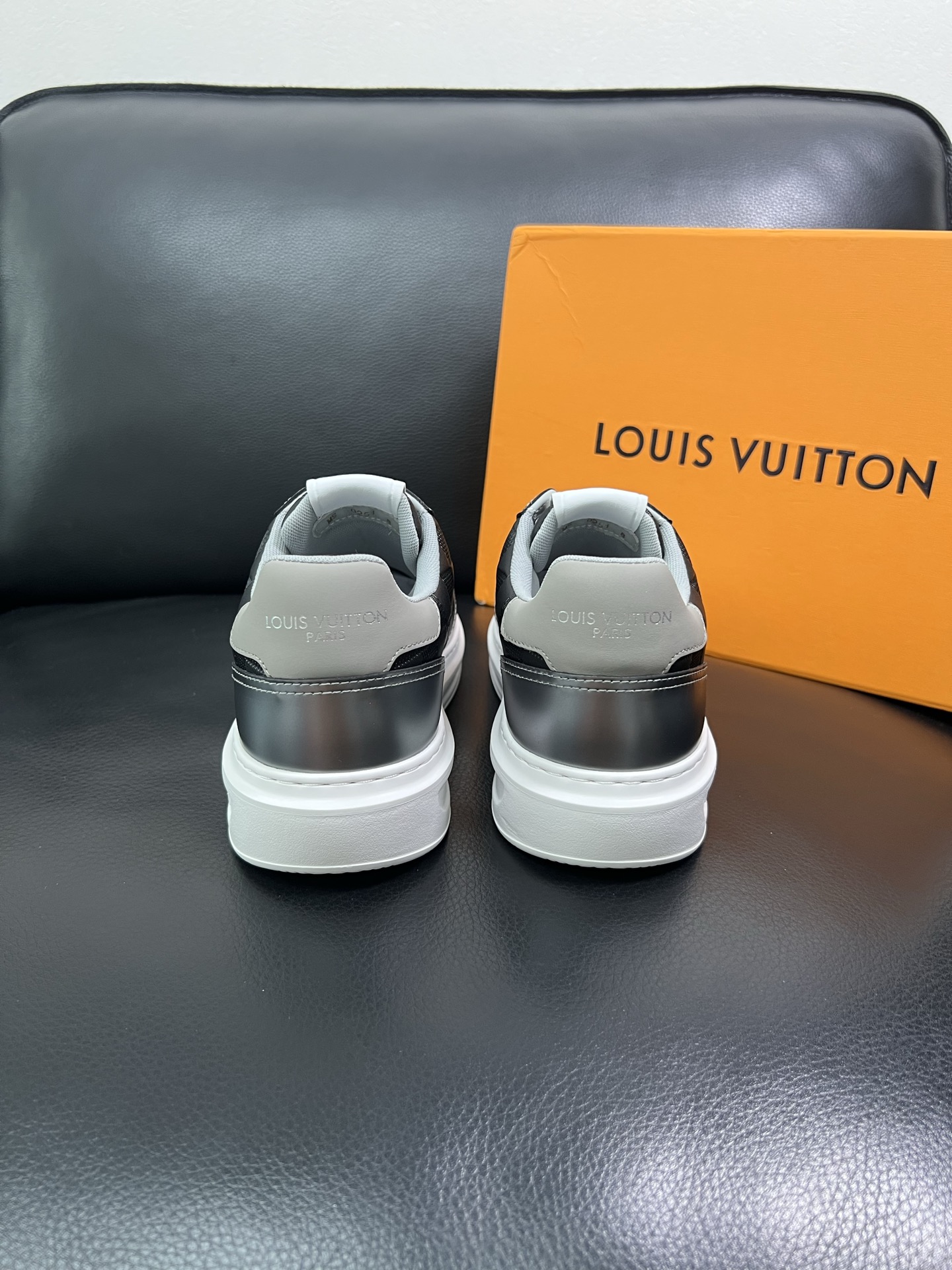 Lv 🔍顶级代购🇮🇹 路易威登，运动板鞋专柜同步，鞋面意大利进口，高品质拼接缤纷色彩复杂工艺品，进口网布
