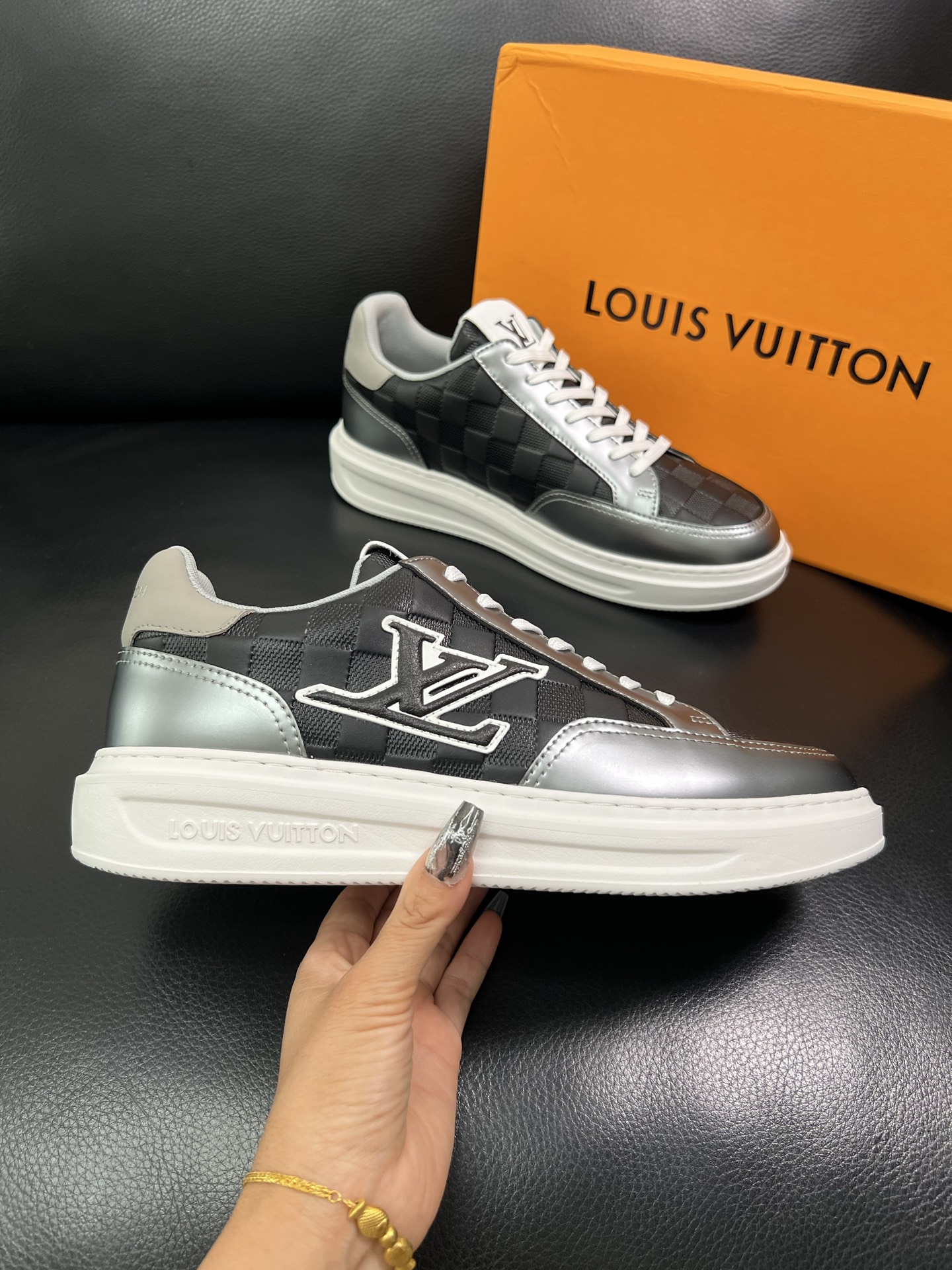 Lv 🔍顶级代购🇮🇹 路易威登，运动板鞋专柜同步，鞋面意大利进口，高品质拼接缤纷色彩复杂工艺品，进口网布