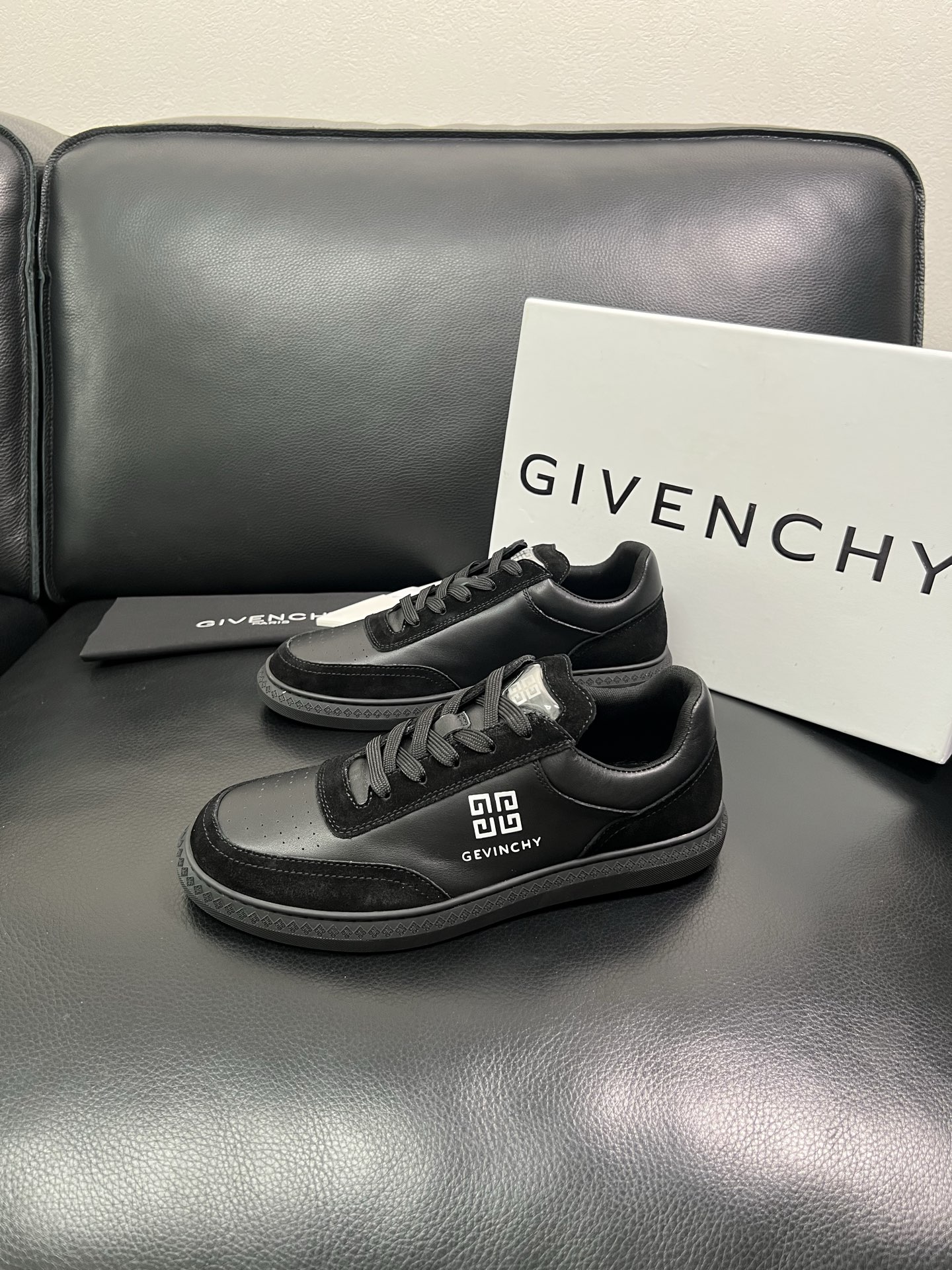 Givenchy 🔍顶级代购🇮🇹 纪梵希 新品专柜同步原厂配置，意大利进口牛皮搭配网布面料，全鞋配件私模