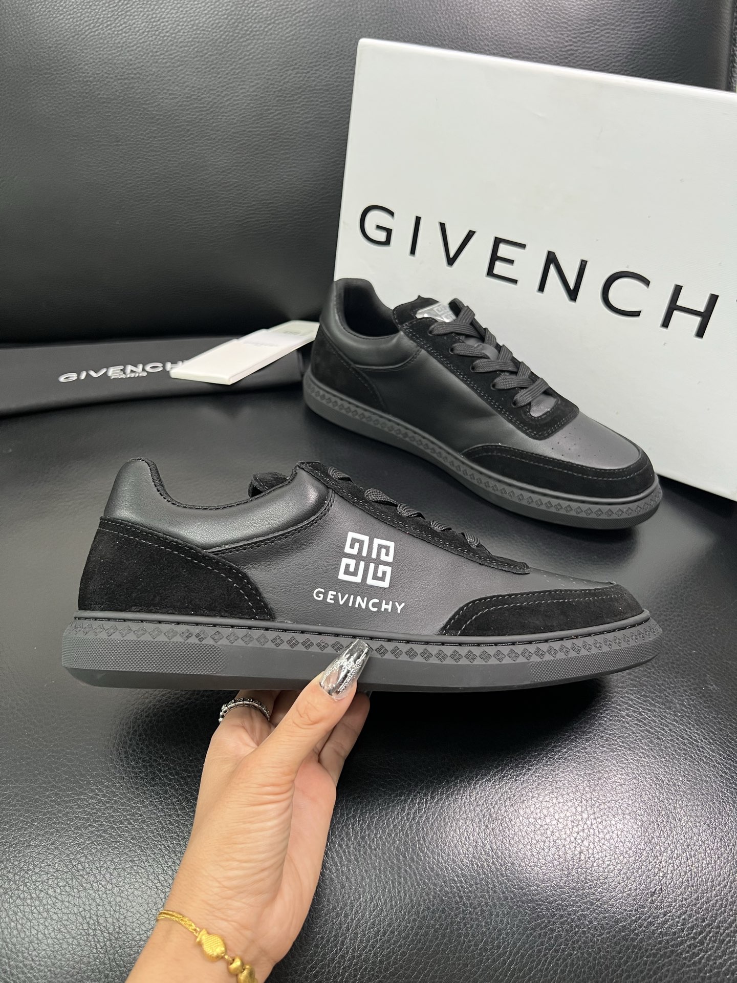Givenchy 🔍顶级代购🇮🇹 纪梵希 新品专柜同步原厂配置，意大利进口牛皮搭配网布面料，全鞋配件私模