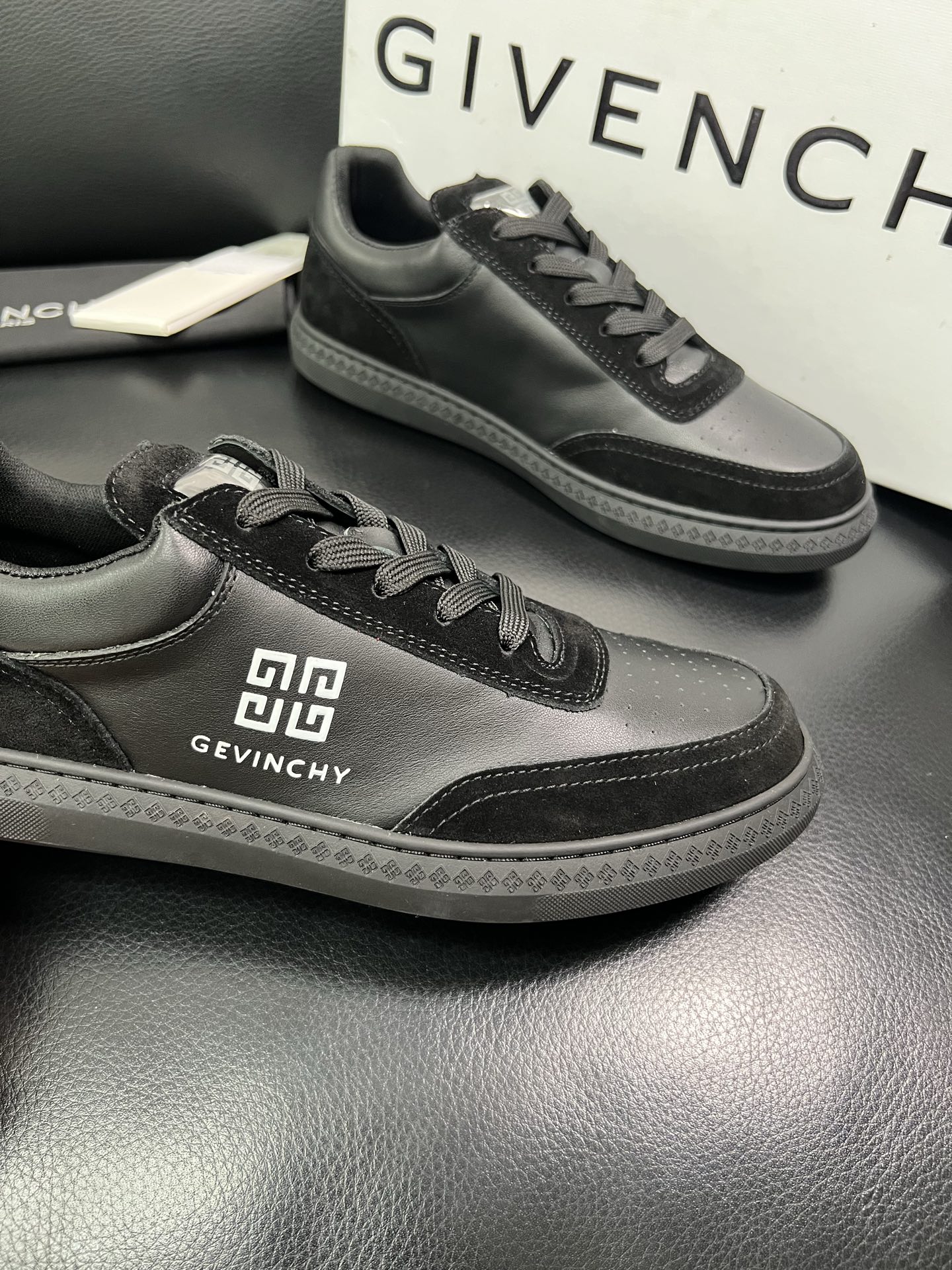 Givenchy 🔍顶级代购🇮🇹 纪梵希 新品专柜同步原厂配置，意大利进口牛皮搭配网布面料，全鞋配件私模