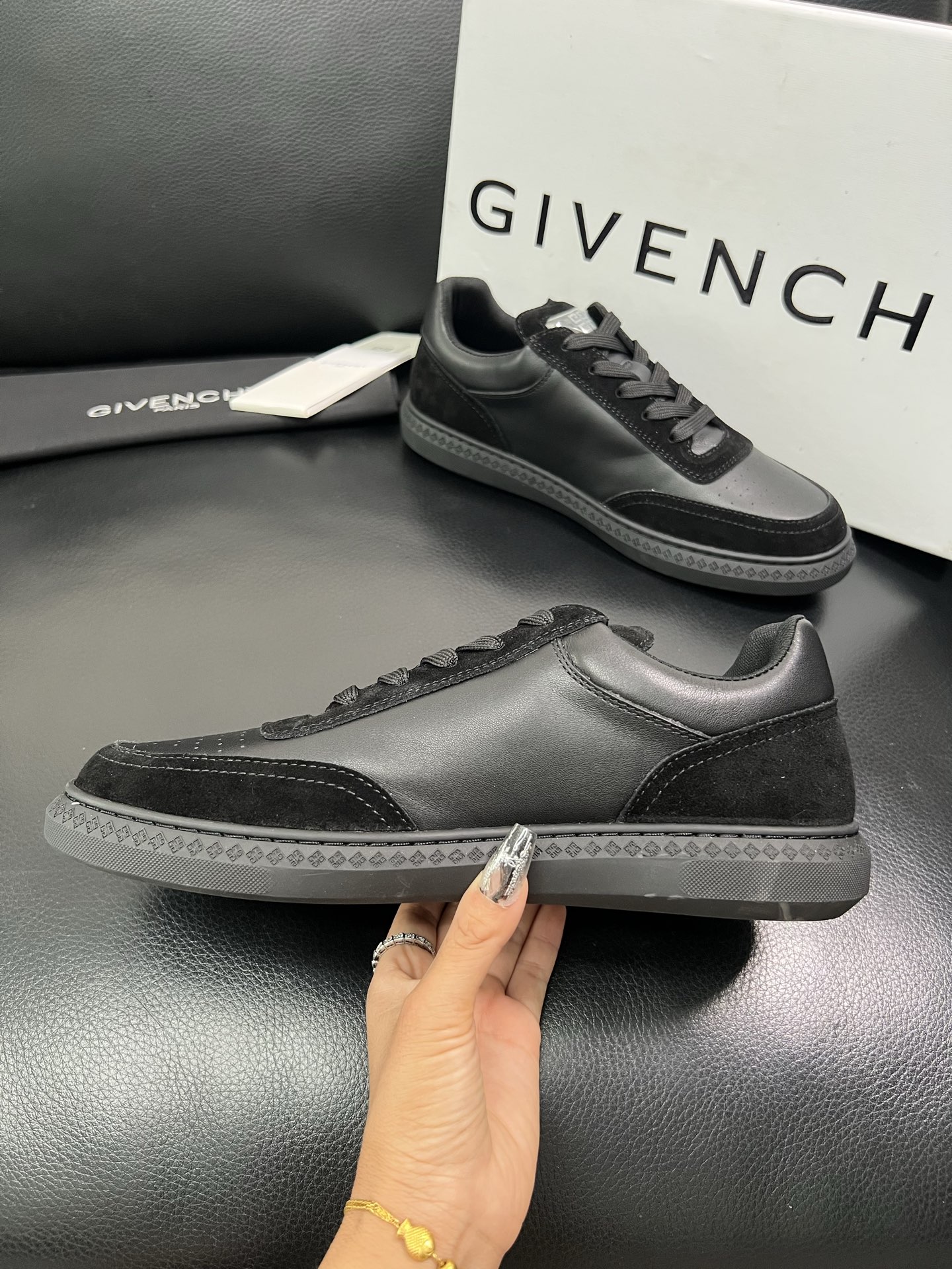 Givenchy 🔍顶级代购🇮🇹 纪梵希 新品专柜同步原厂配置，意大利进口牛皮搭配网布面料，全鞋配件私模