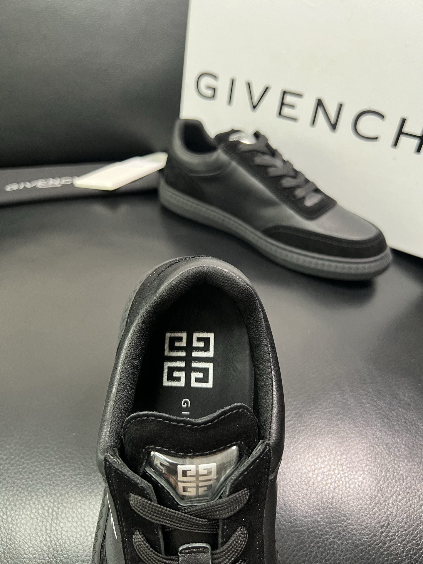 Givenchy 🔍顶级代购🇮🇹 纪梵希 新品专柜同步原厂配置，意大利进口牛皮搭配网布面料，全鞋配件私模