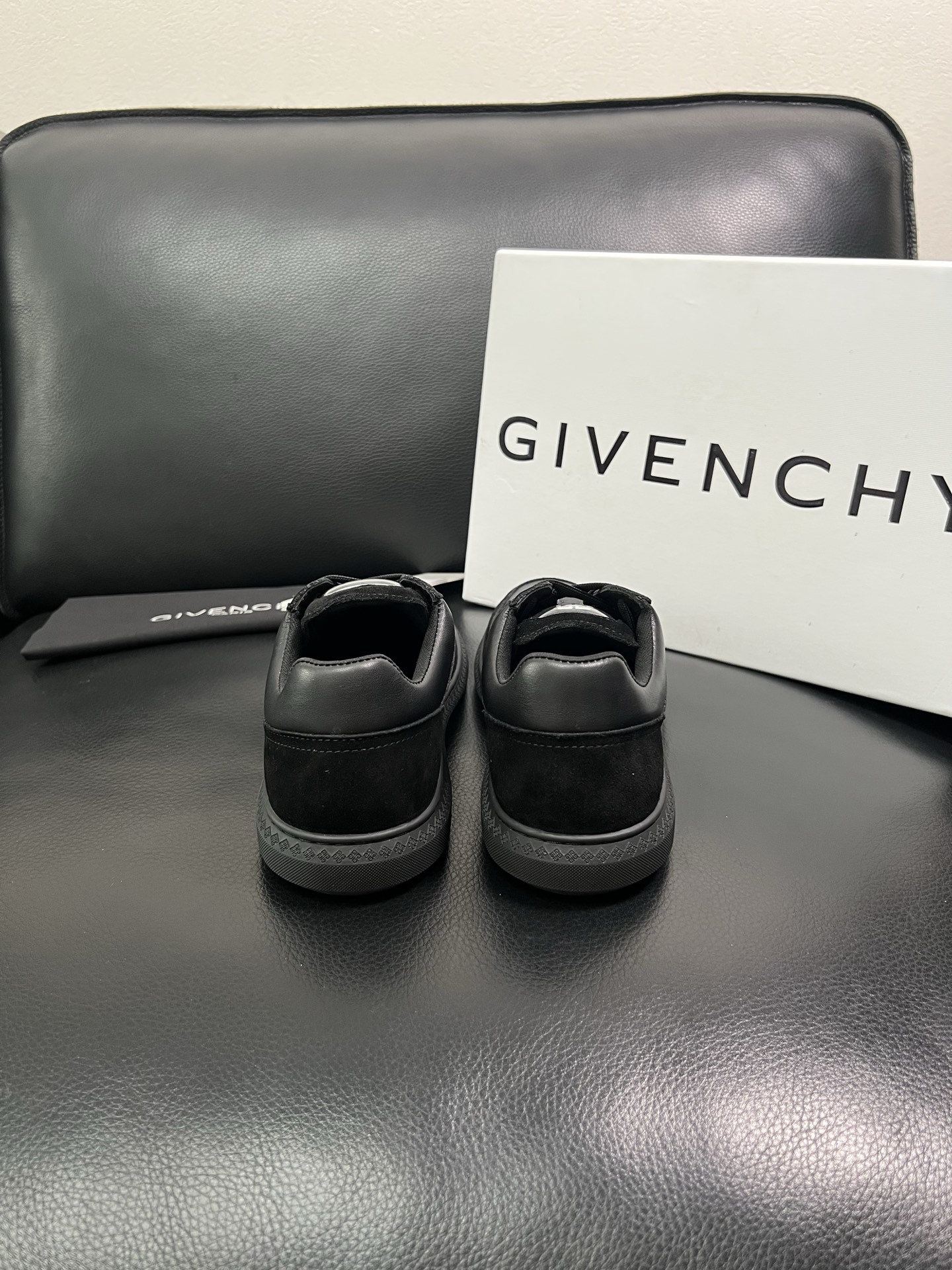 Givenchy 🔍顶级代购🇮🇹 纪梵希 新品专柜同步原厂配置，意大利进口牛皮搭配网布面料，全鞋配件私模