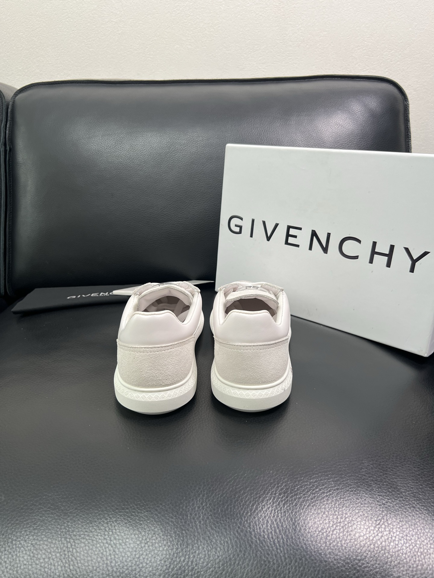 Givenchy 🔍顶级代购🇮🇹 纪梵希 新品专柜同步原厂配置，意大利进口牛皮搭配网布面料，全鞋配件私模