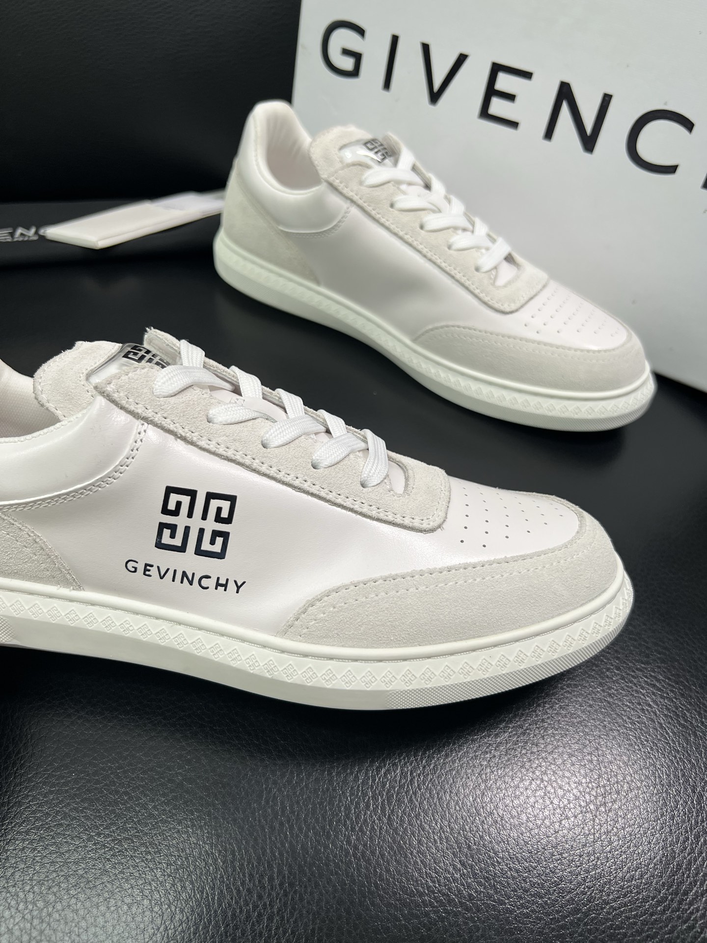 Givenchy 🔍顶级代购🇮🇹 纪梵希 新品专柜同步原厂配置，意大利进口牛皮搭配网布面料，全鞋配件私模