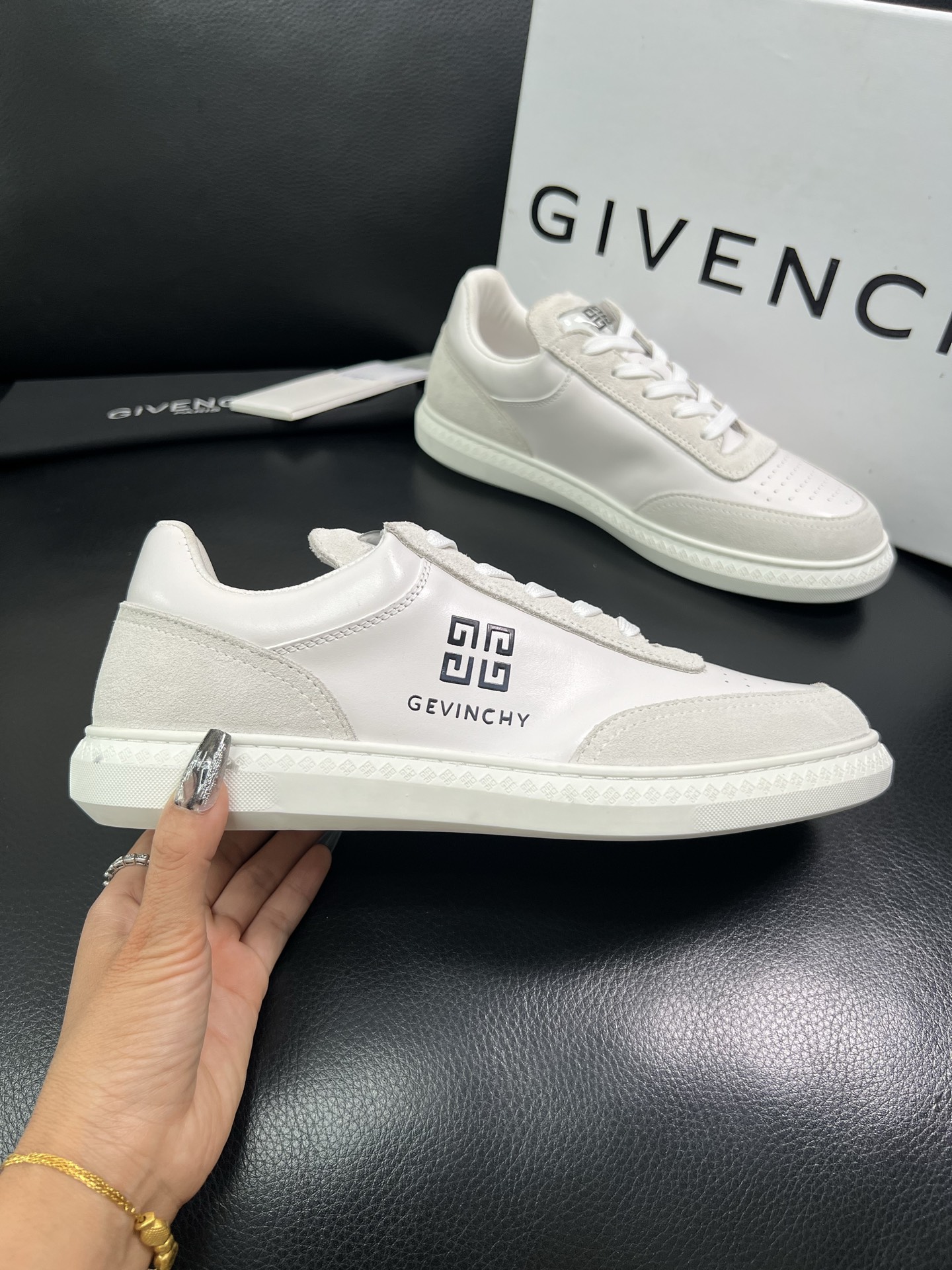 Givenchy 🔍顶级代购🇮🇹 纪梵希 新品专柜同步原厂配置，意大利进口牛皮搭配网布面料，全鞋配件私模
