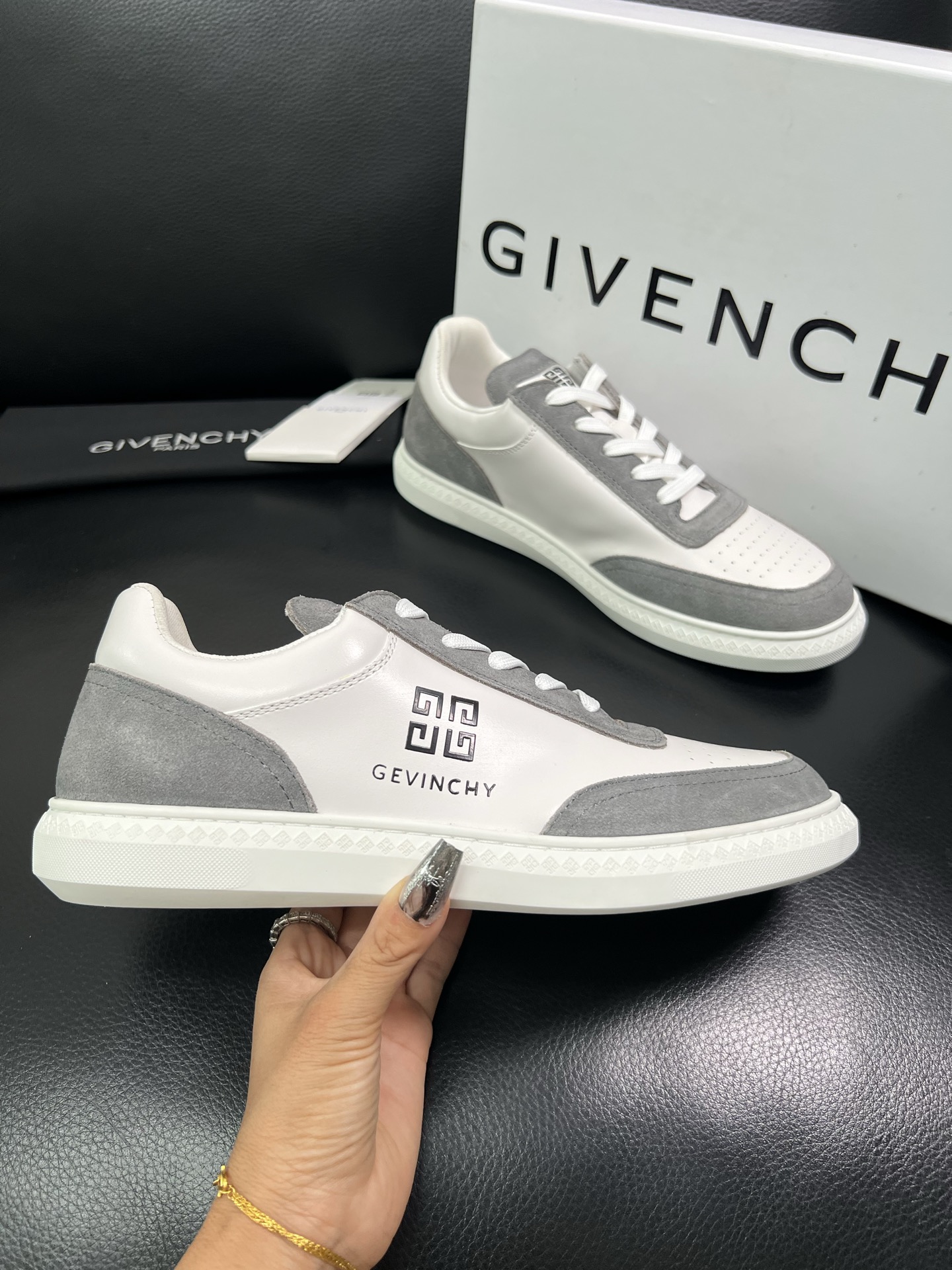 Givenchy 🔍顶级代购🇮🇹 纪梵希 新品专柜同步原厂配置，意大利进口牛皮搭配网布面料，全鞋配件私模