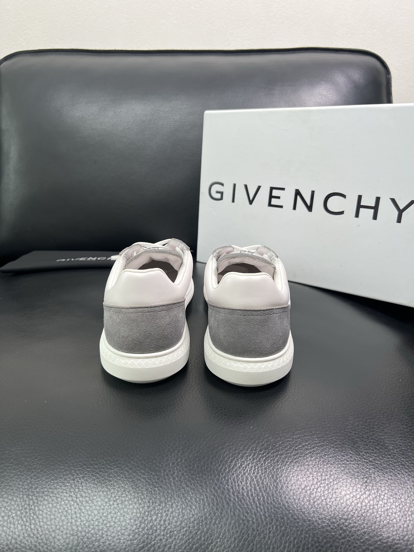 Givenchy 🔍顶级代购🇮🇹 纪梵希 新品专柜同步原厂配置，意大利进口牛皮搭配网布面料，全鞋配件私模