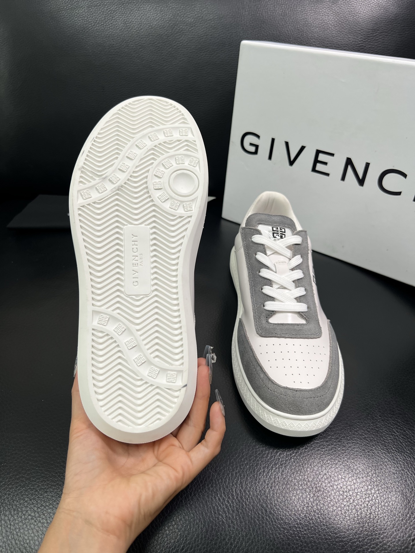 Givenchy 🔍顶级代购🇮🇹 纪梵希 新品专柜同步原厂配置，意大利进口牛皮搭配网布面料，全鞋配件私模