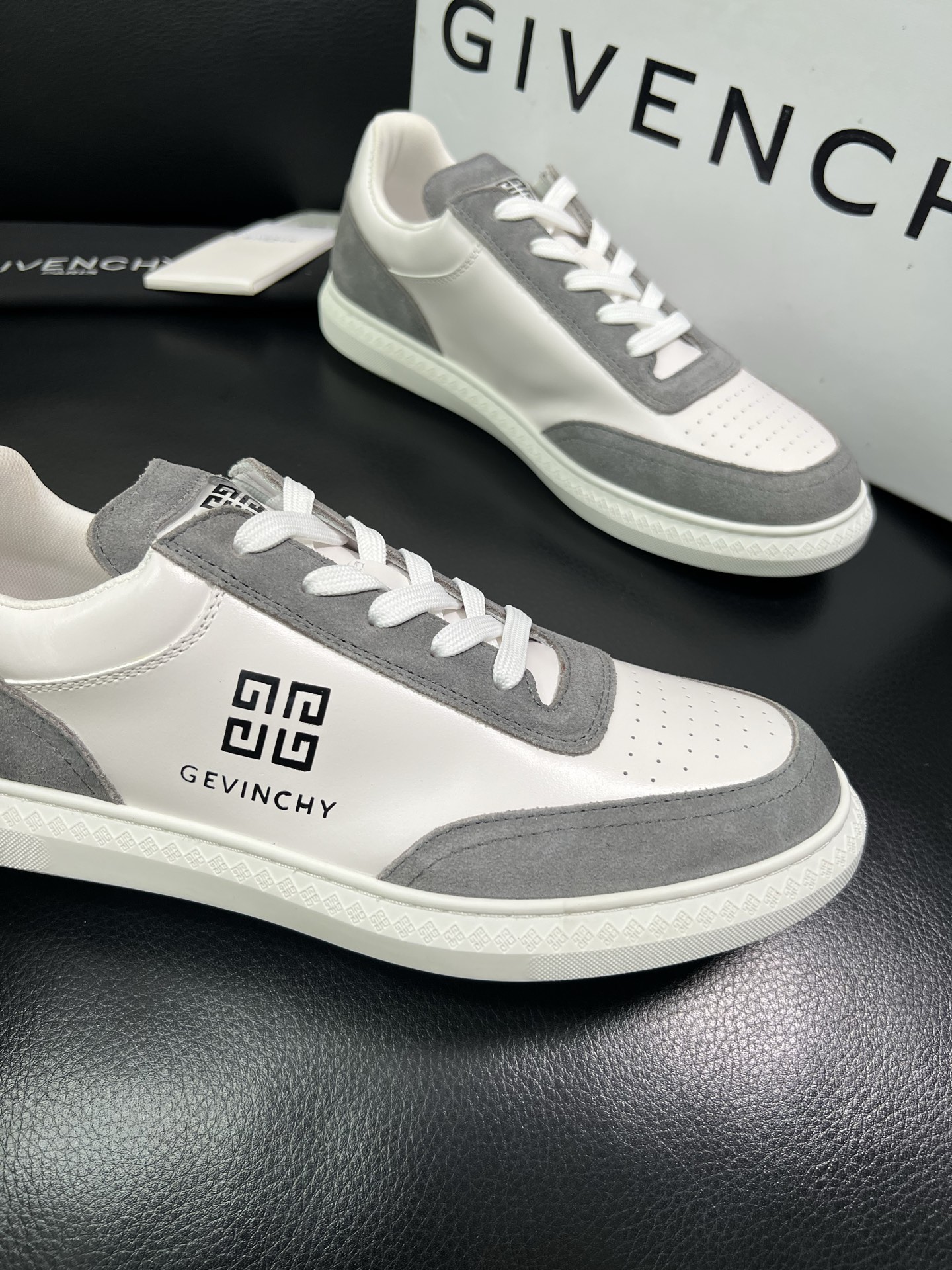 Givenchy 🔍顶级代购🇮🇹 纪梵希 新品专柜同步原厂配置，意大利进口牛皮搭配网布面料，全鞋配件私模