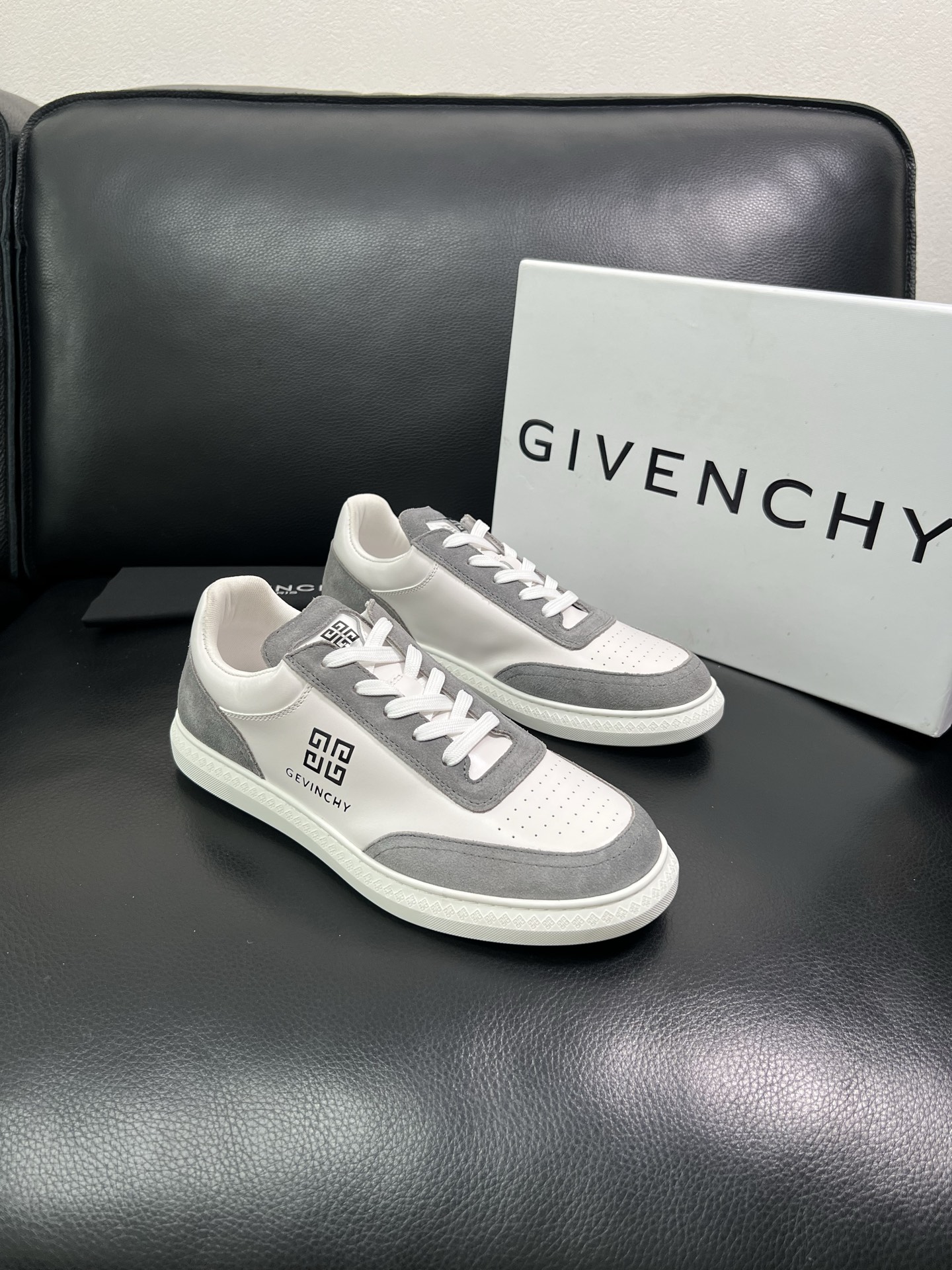 Givenchy 🔍顶级代购🇮🇹 纪梵希 新品专柜同步原厂配置，意大利进口牛皮搭配网布面料，全鞋配件私模