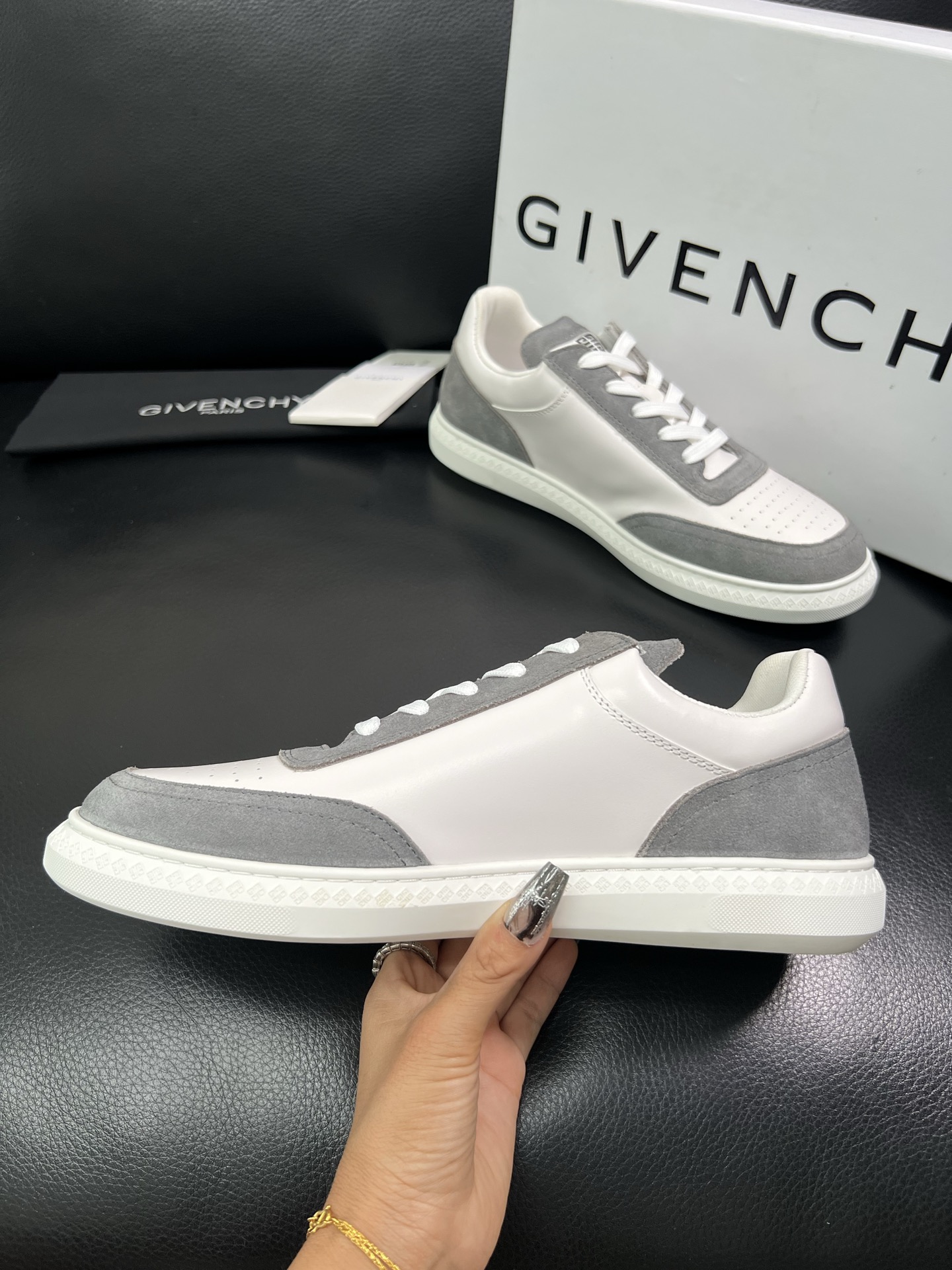 Givenchy 🔍顶级代购🇮🇹 纪梵希 新品专柜同步原厂配置，意大利进口牛皮搭配网布面料，全鞋配件私模